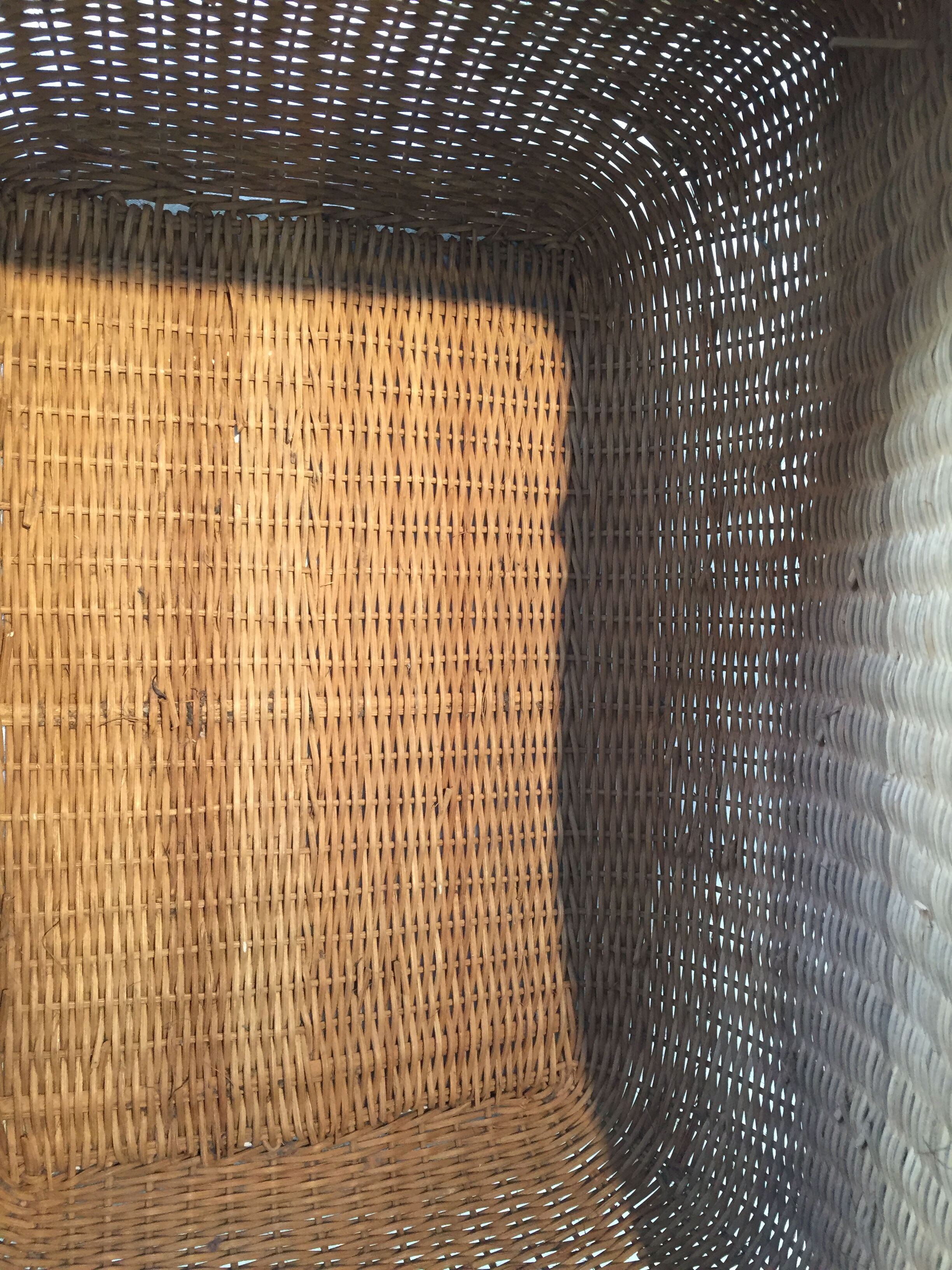 Wicker basket or box to the 1950s couture