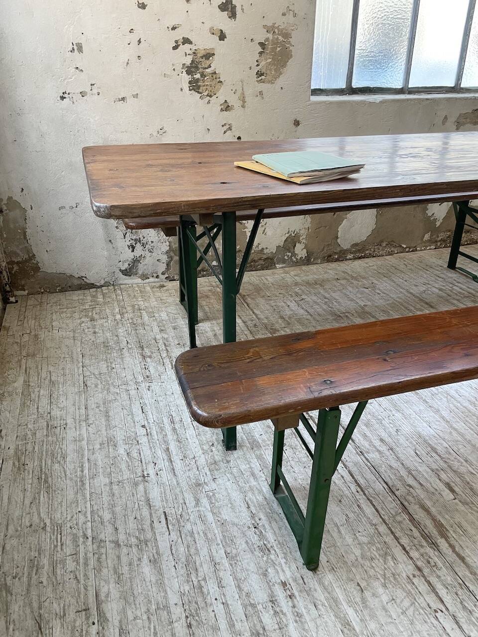 Guinguette table and its 2 benches