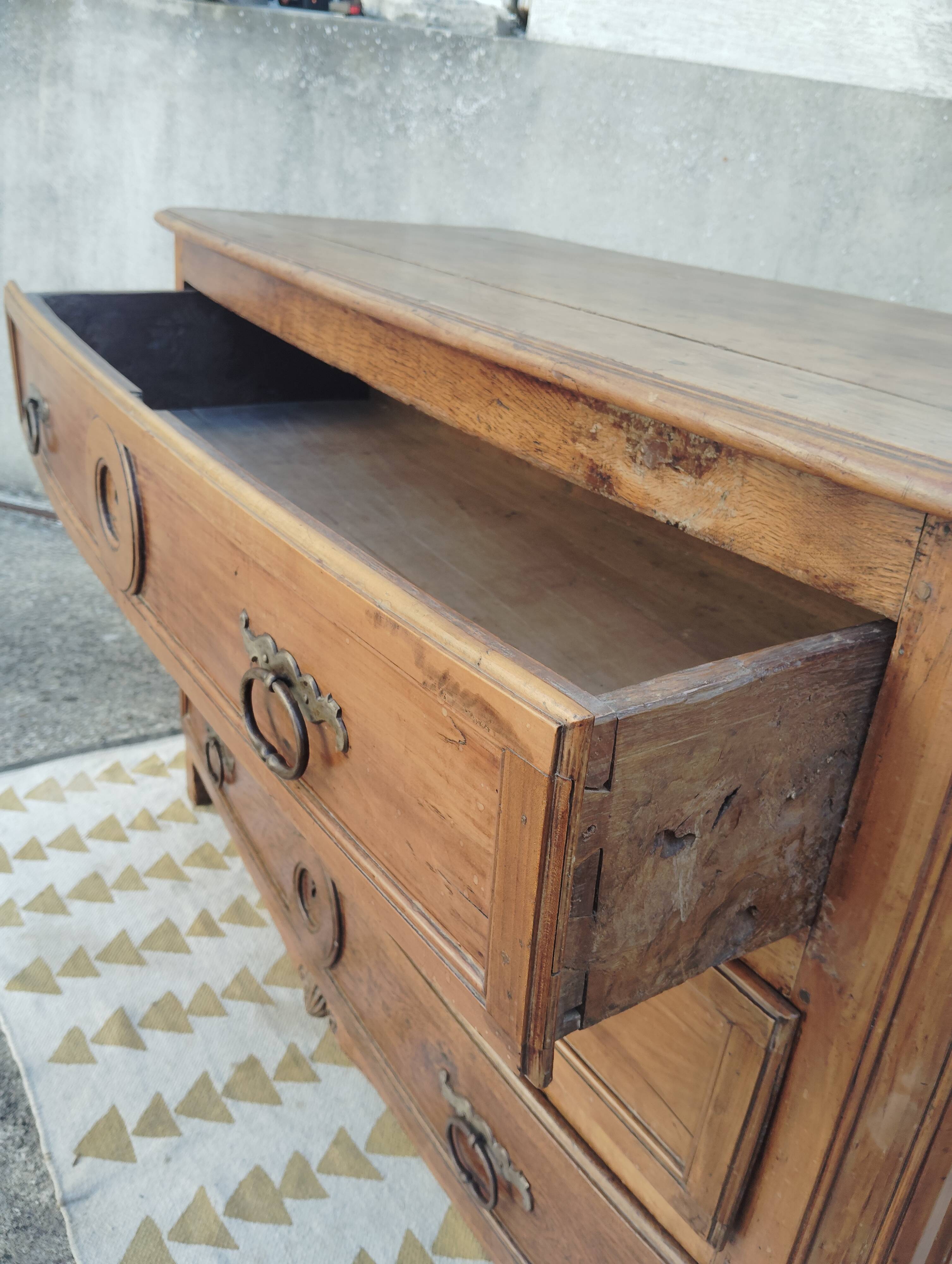 Commode XVIII façade half-moon
