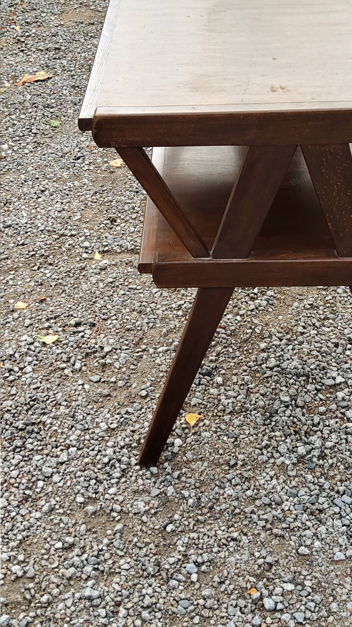 Table d’appoint vintage des années 50 en hêtre chêne et peuplier pieds compas