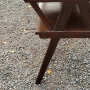 Table d’appoint vintage des années 50 en hêtre chêne et peuplier pieds compas