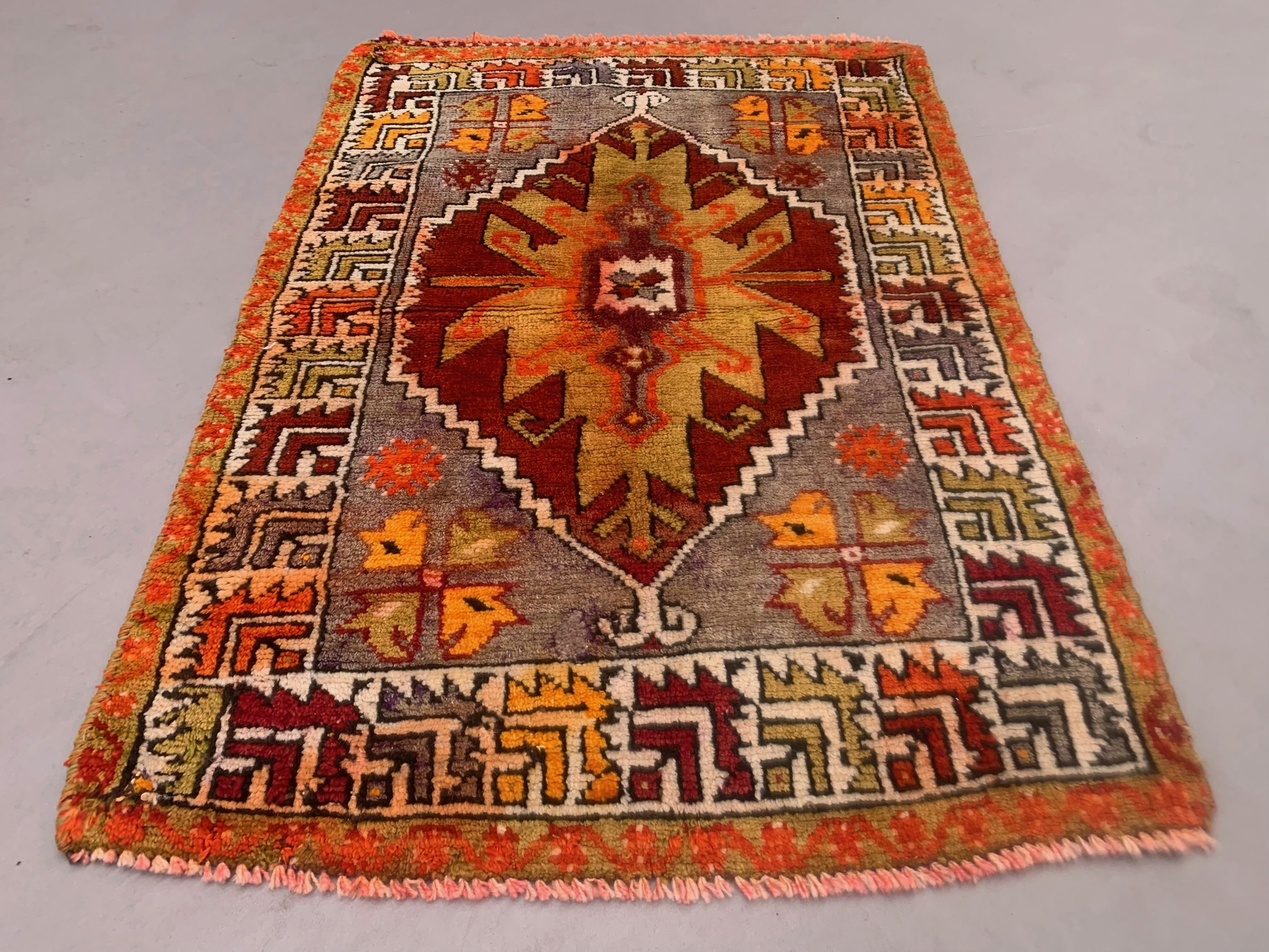 Old turkish Oushak rug 125x84 cm vintage carpet