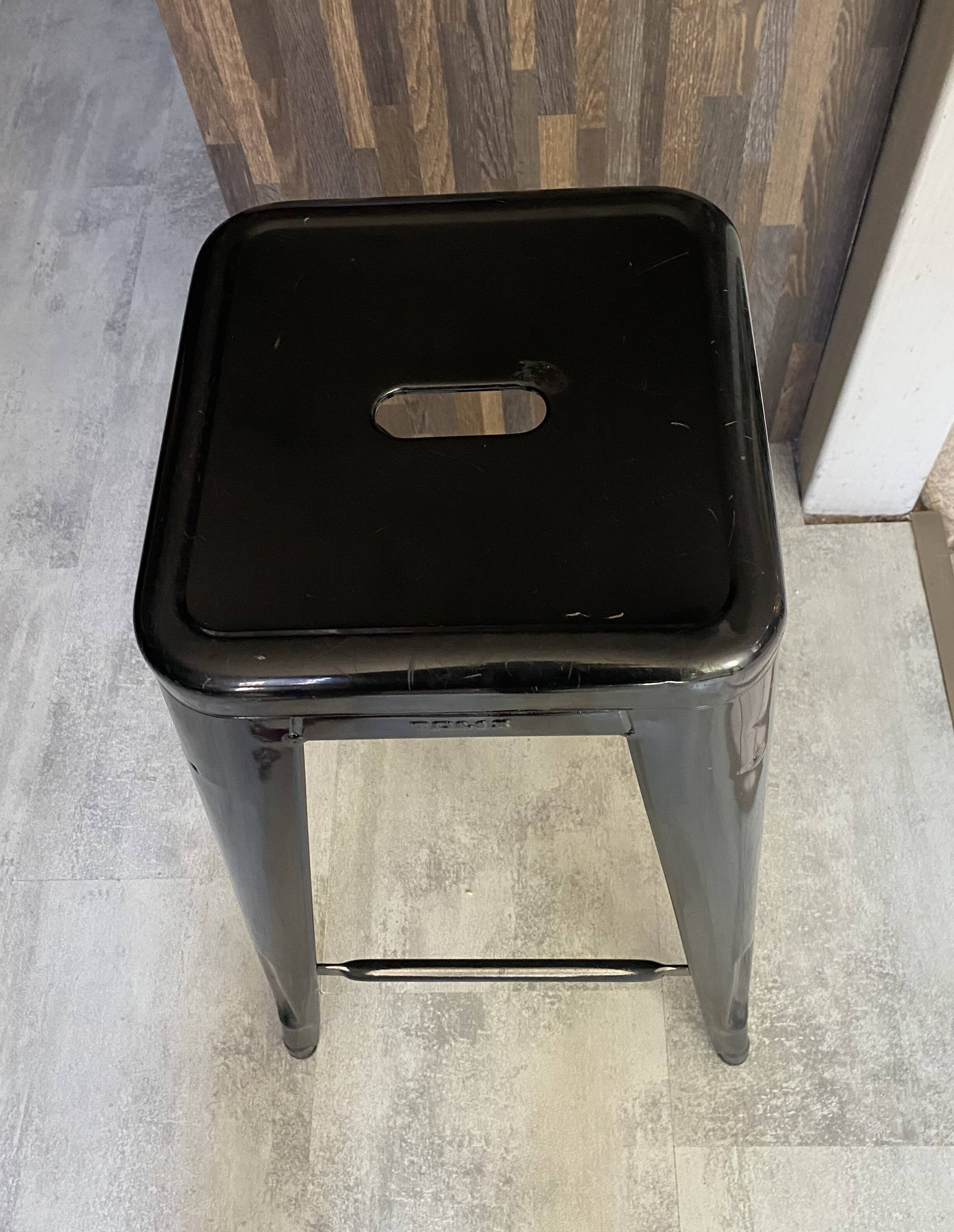 Tabouret haut de bar industriel tolix h75 empilables noir