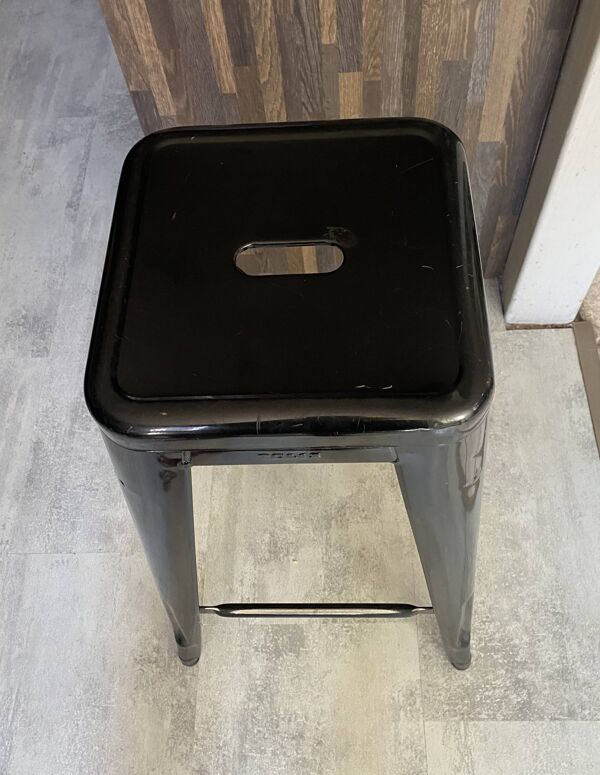 Tabouret haut de bar industriel tolix h75 empilables noir