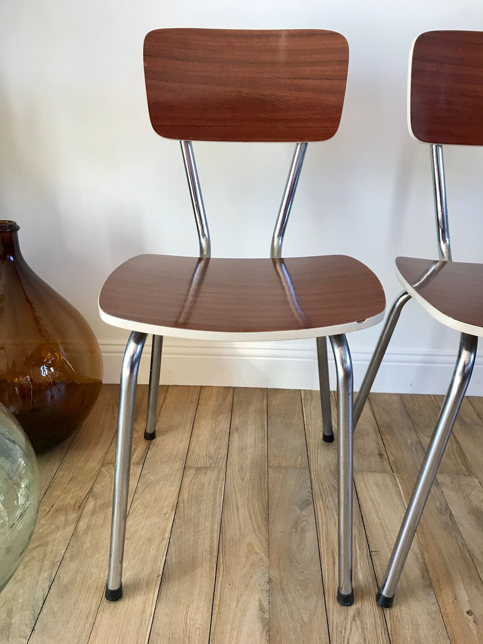 Trio of chairs in light brown formica and cream contour 70s