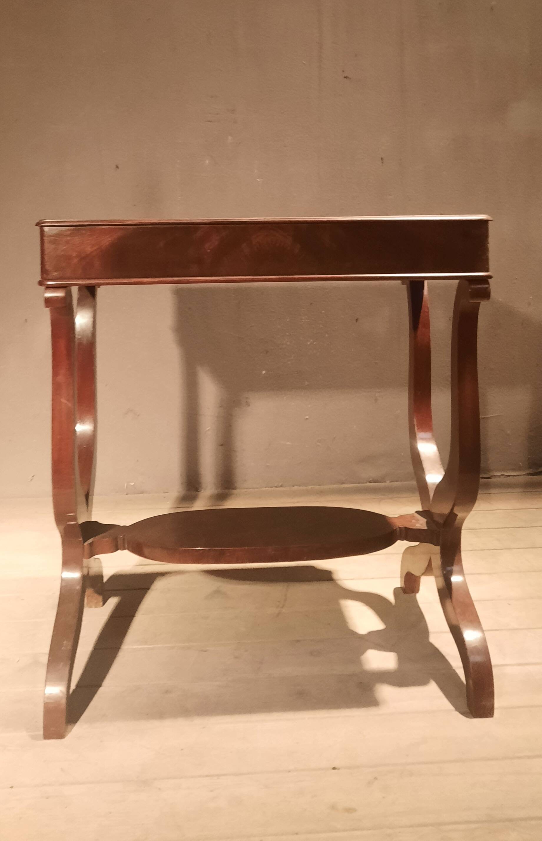 Table d appoin à cuvette t en acajou