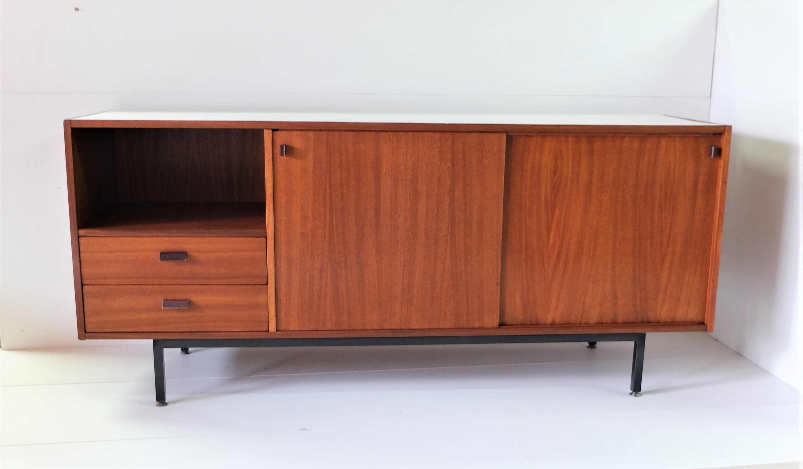 Buffet Bas 1960 in mahogany, Provenance Cité Universitaire Jean Zay
