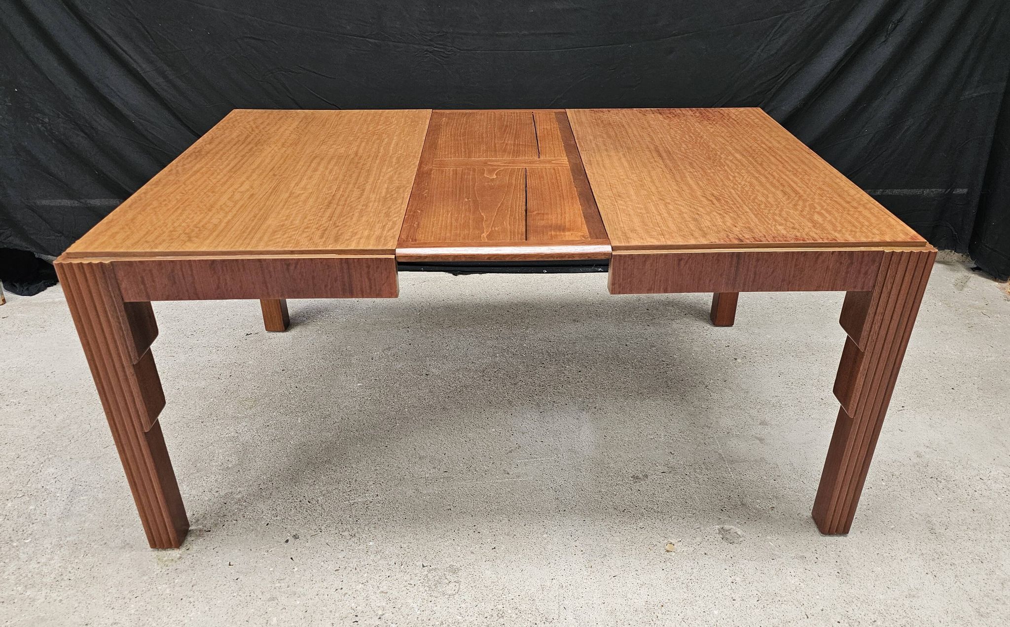 Lot table et ses 6 chaises Art déco de Saddier & fils