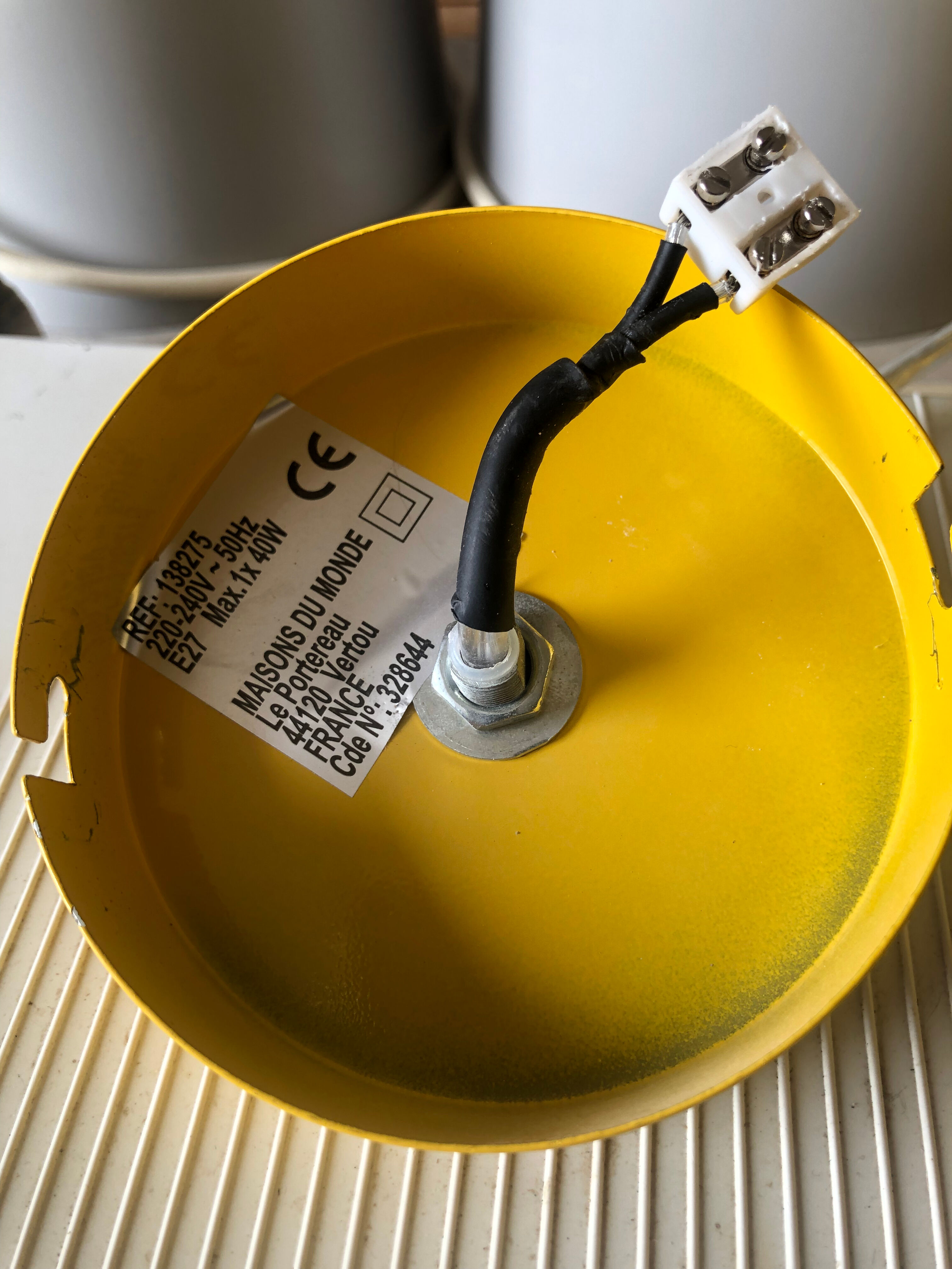 Suspension lamp yellow metal