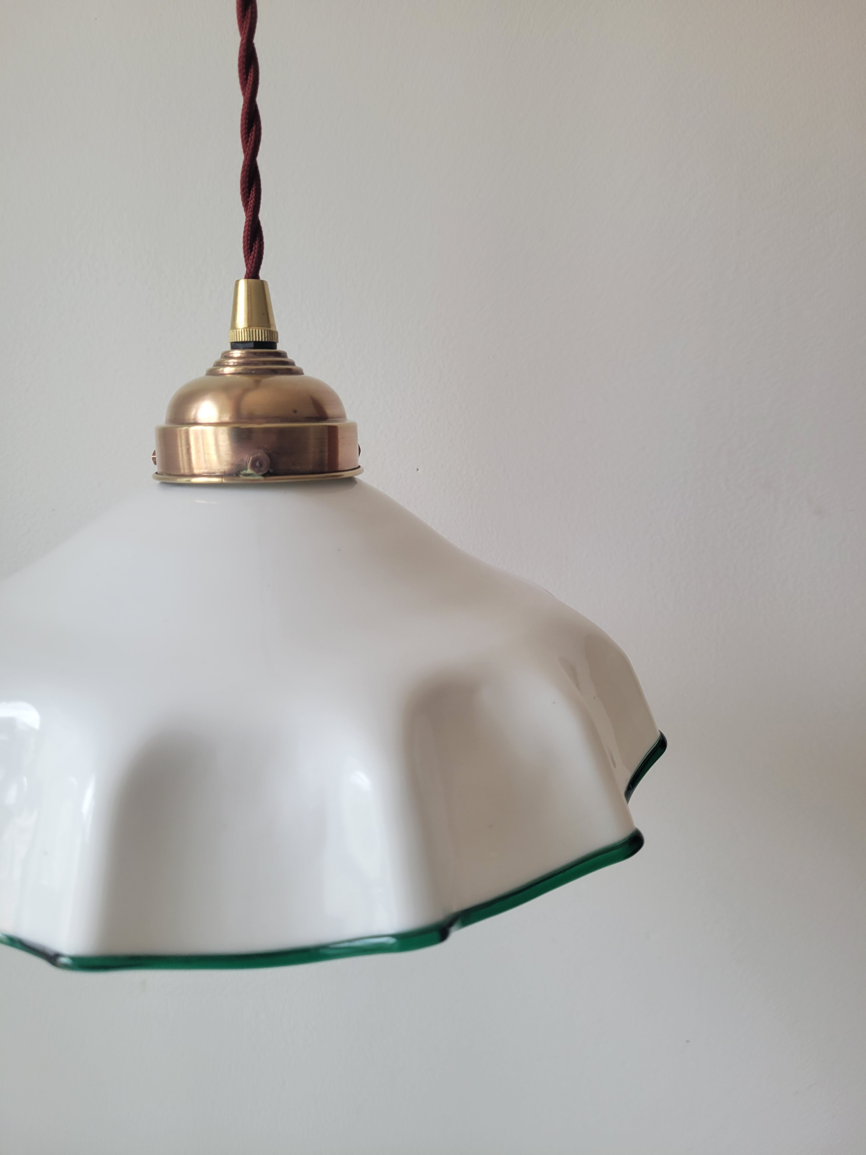 White opaline suspension
