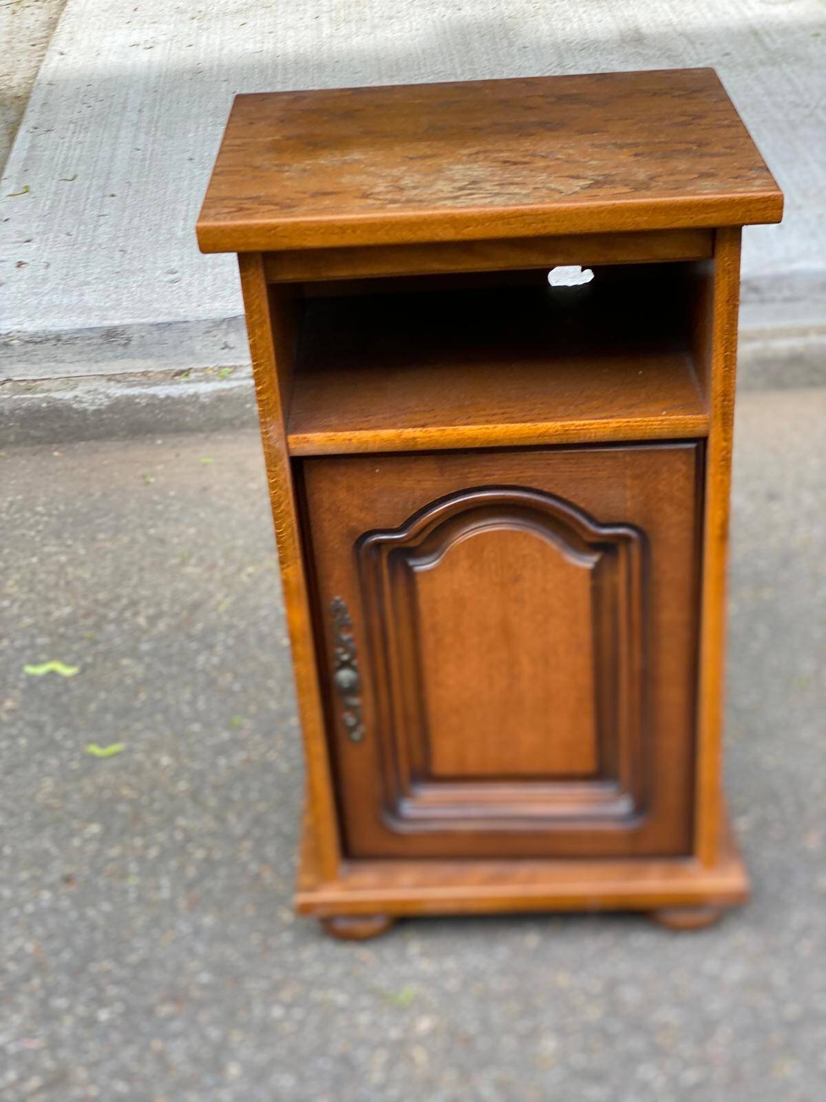 Commode confiturier en chêne Louis XIV du 20ème