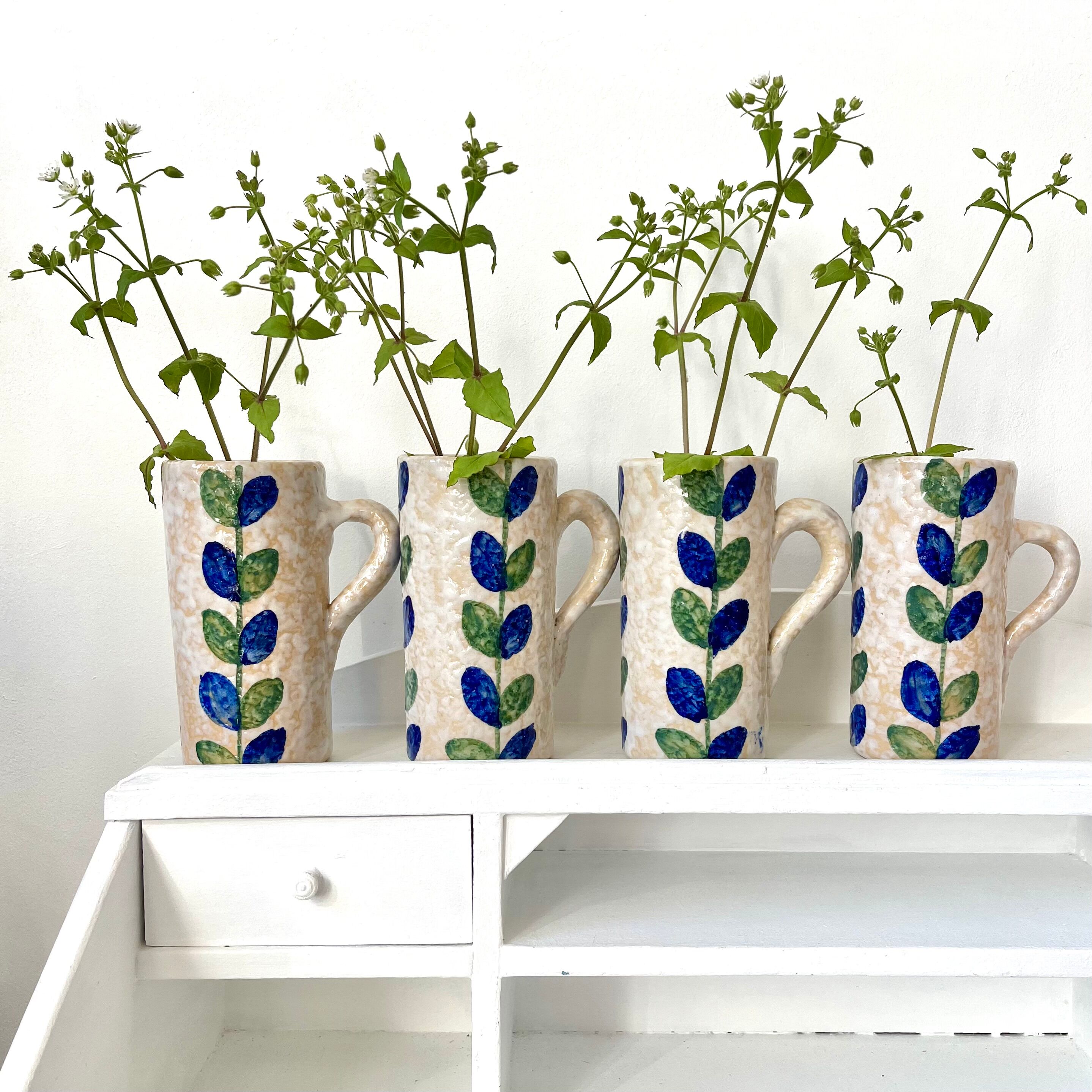 4 mugs stoneware flower decoration