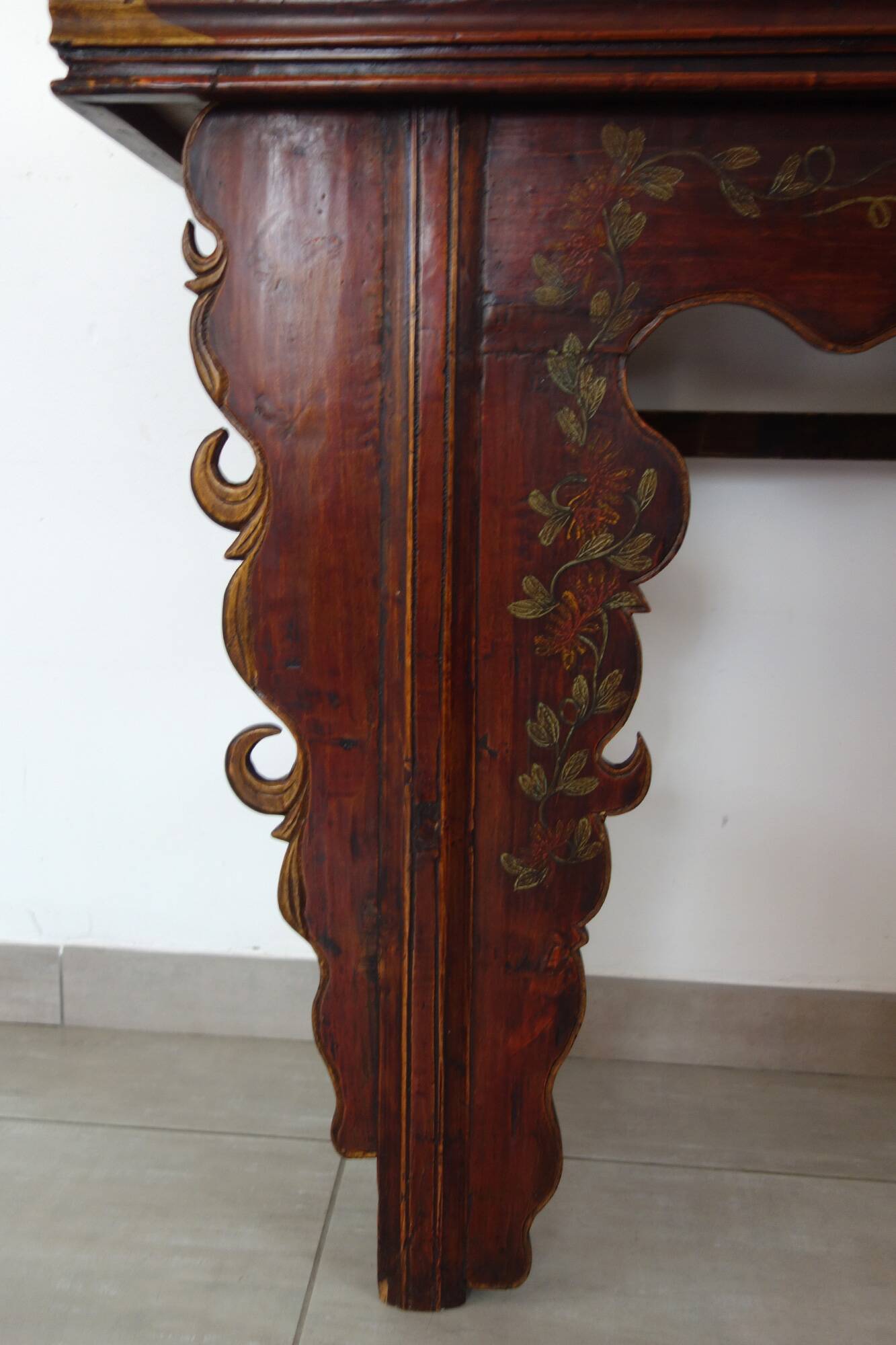 Antique altar console decorated, China early 20th century