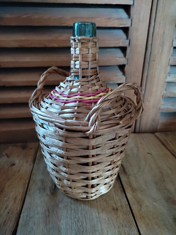 Dame Jeanne Bonbonne Bottle Touque bluish glass wicker Dp 1122414