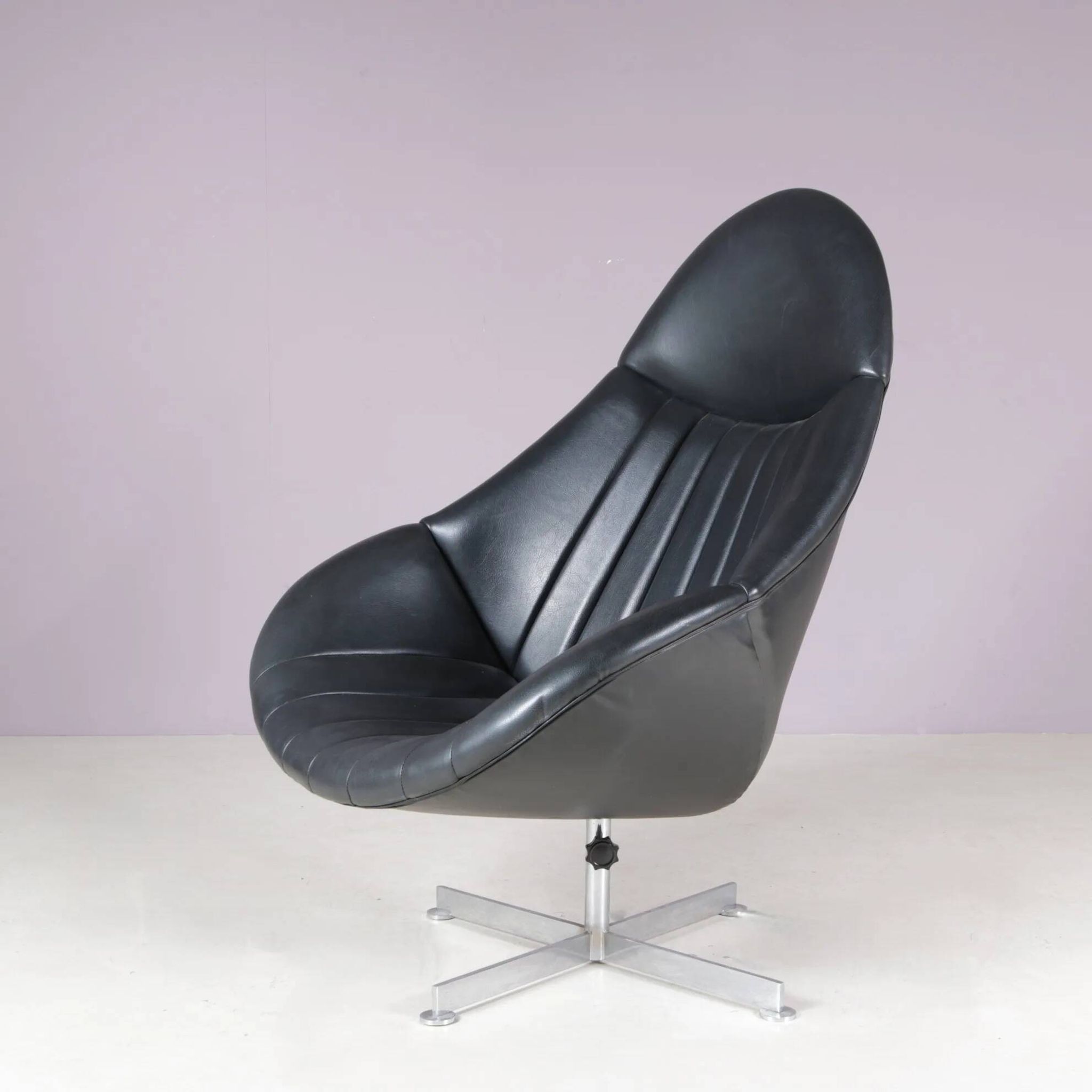 1960s swivel easy chair on chrome crossbase with black skai seat / Rudolf Wolf / Rohé, Netherlands