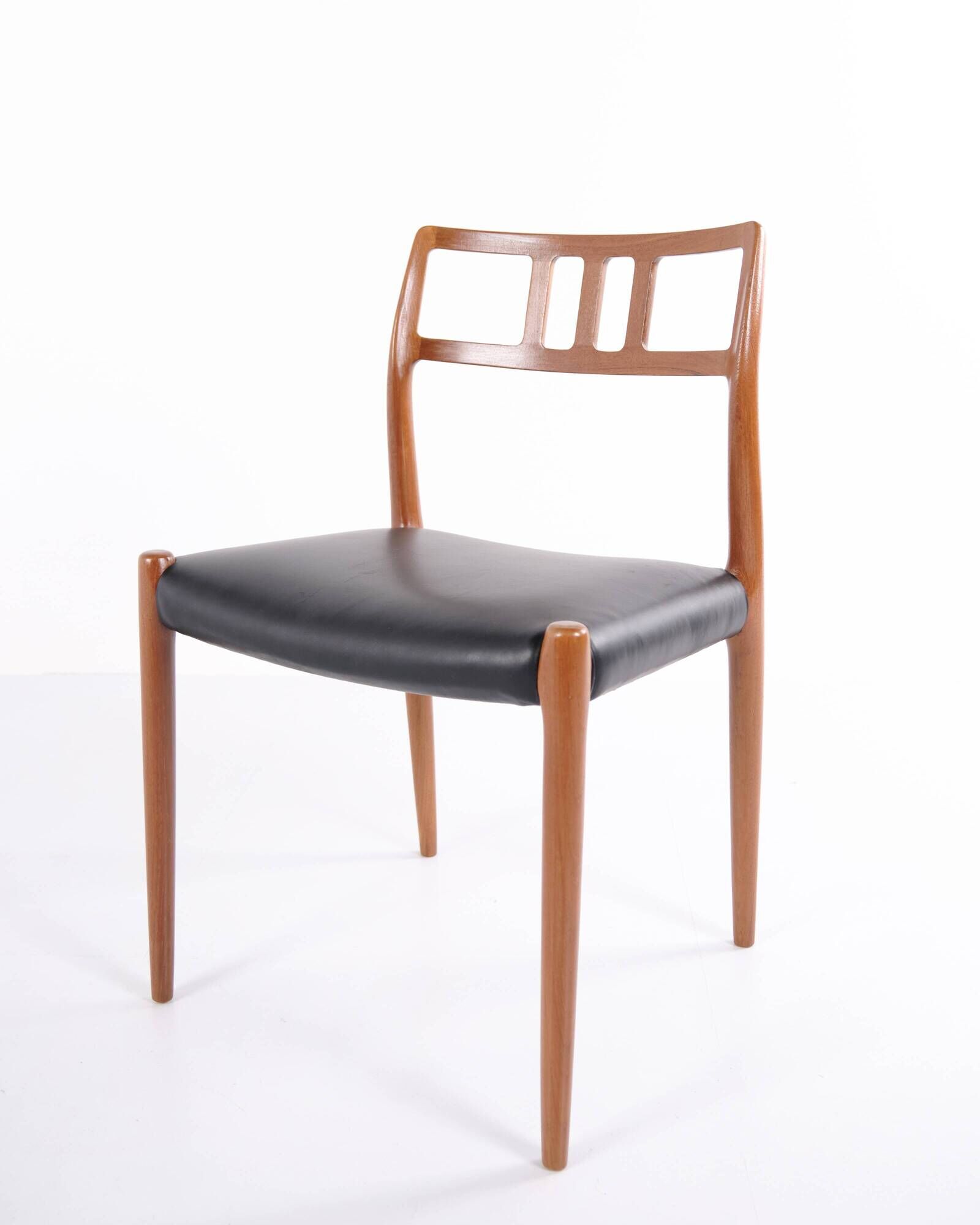 Dining chair – Niels Otto Møller – Model 79 – Teak & black leather – JL Møllers Møbelfabrik – 1960s