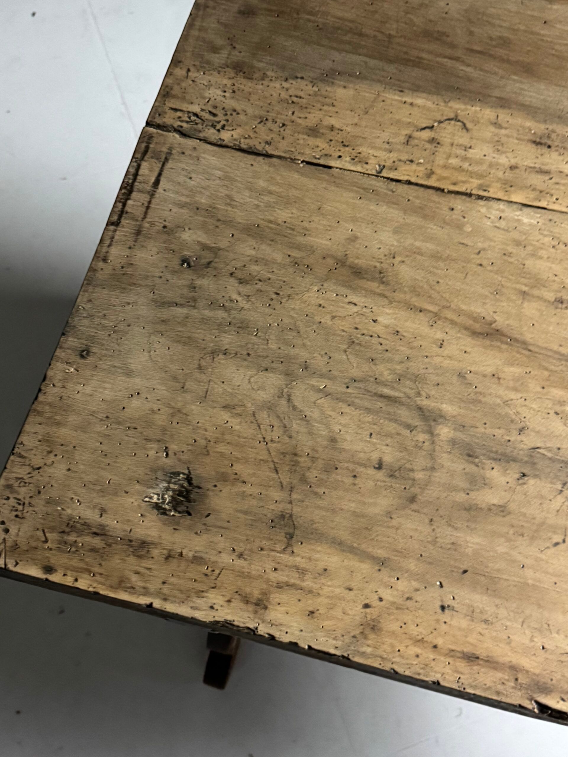Table espagnole du 19ème siècle