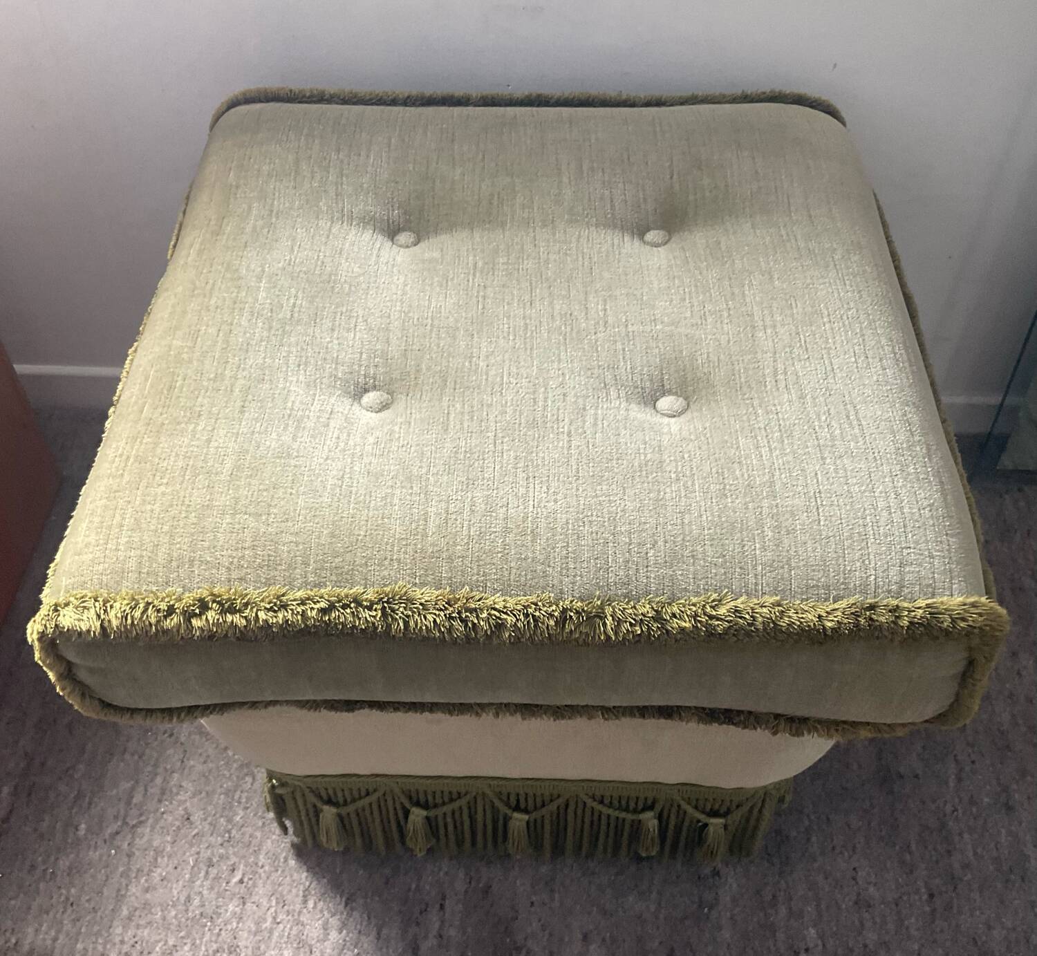 Pouf, ottoman XL vintage en velours vert à franges