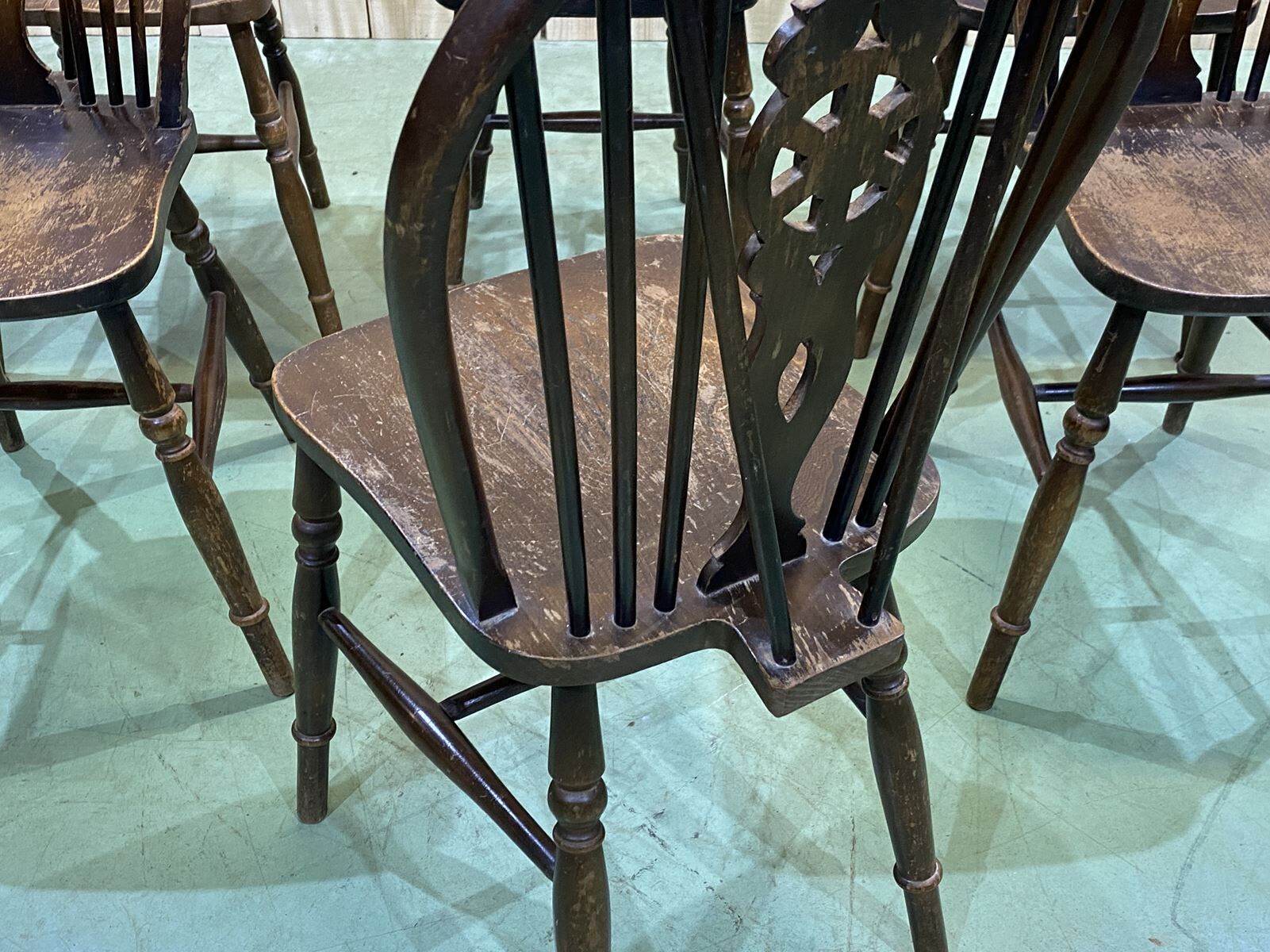 Série de 6 chaises bistrot anglaises en orme années 70