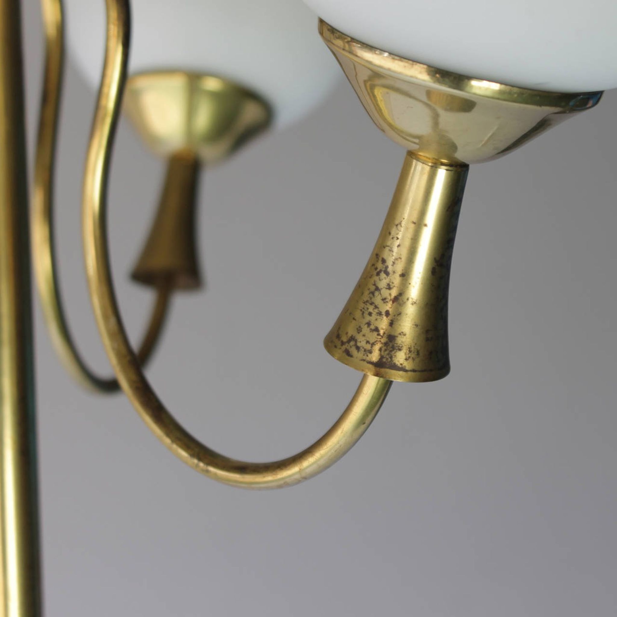 Elegant Italian floor lamp by Arredoluce