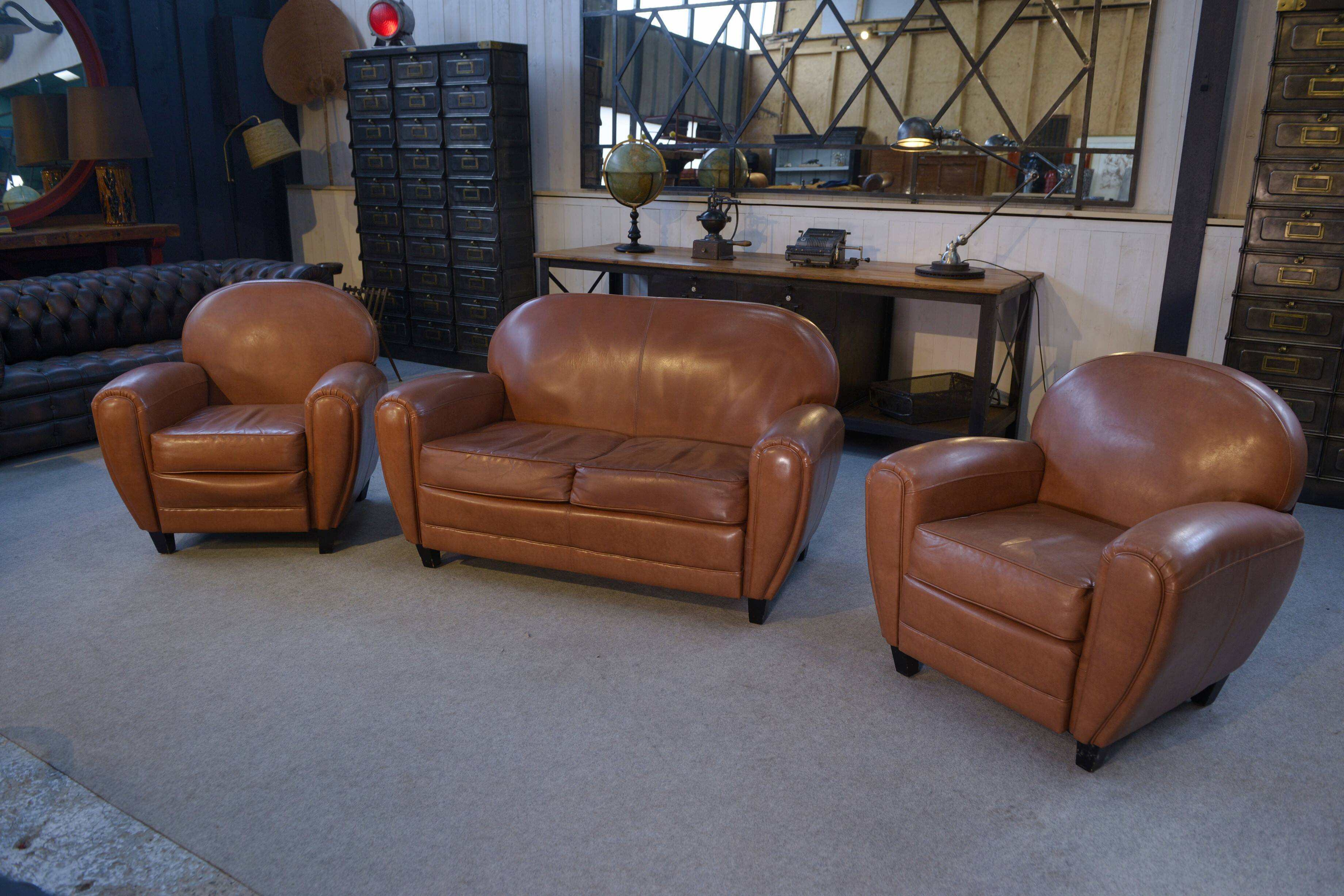 Ensemble 2 fauteuils club en simili cuir camel 1980’s