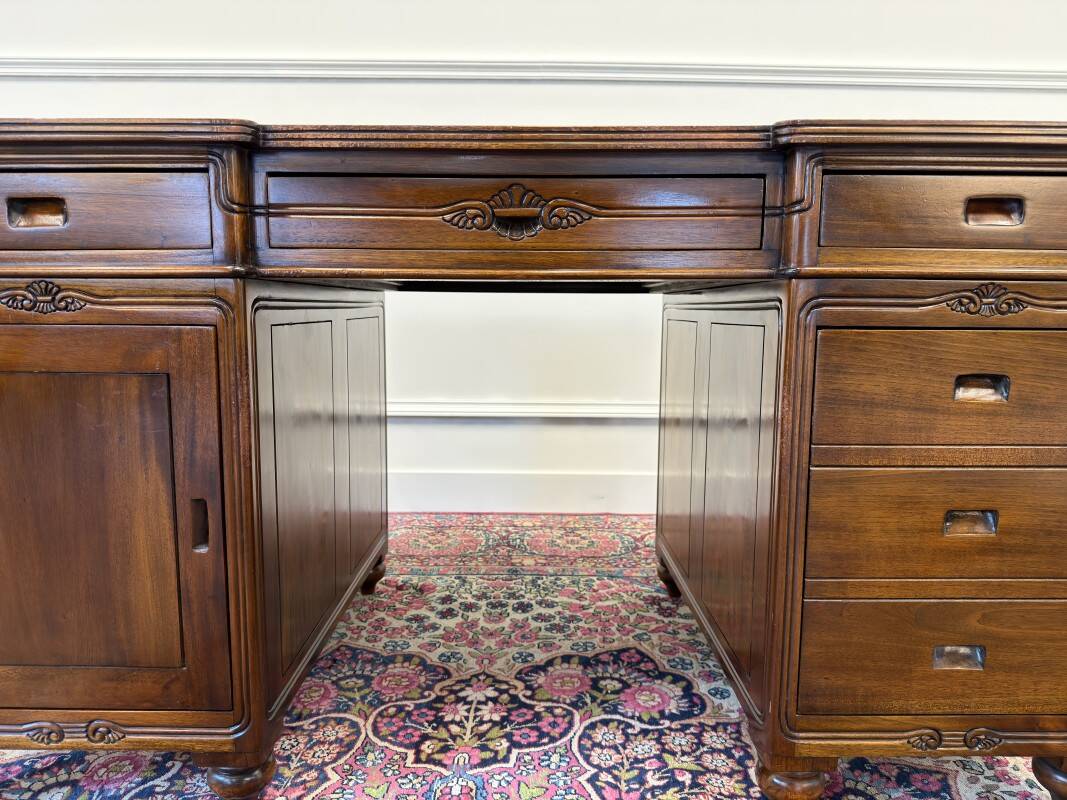 Classic English Desk with Black Inlay