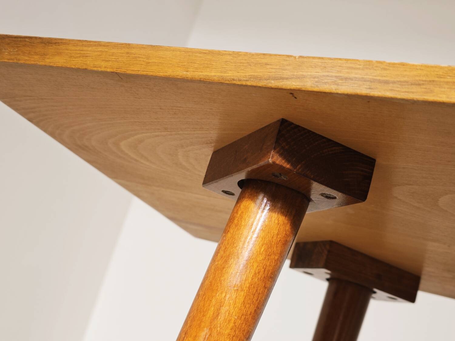 Table basse Ton Bystrice Thonet 1960 en bois