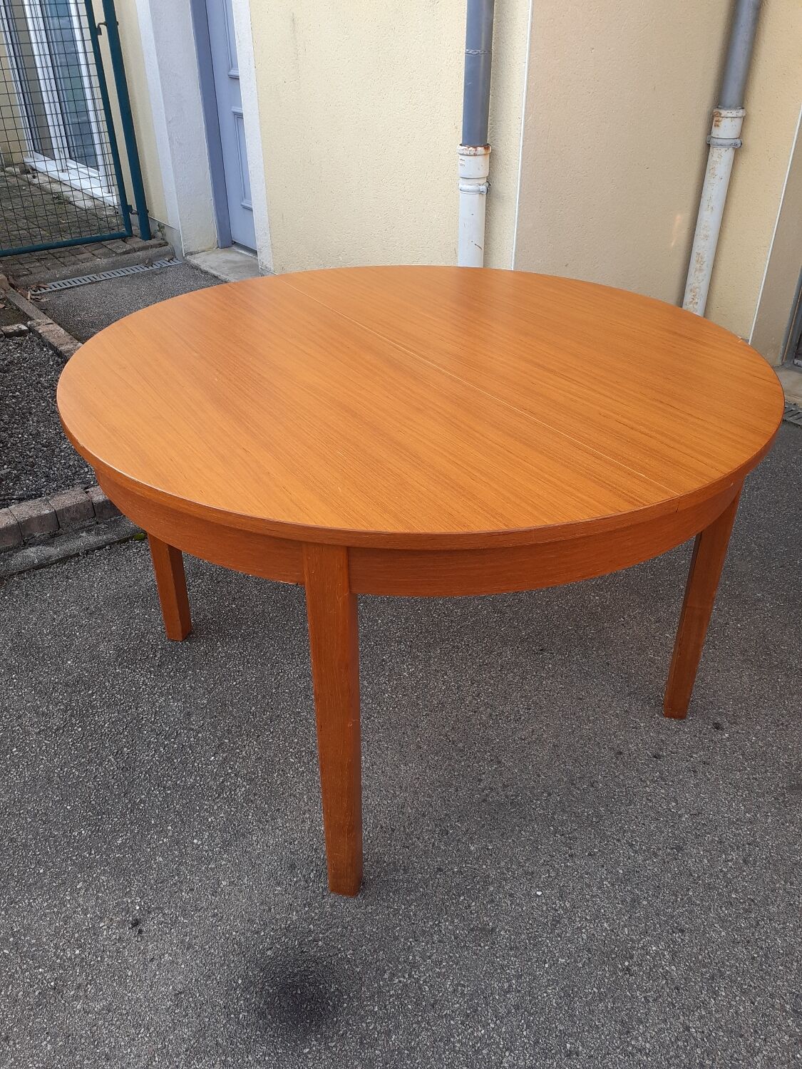 Scandinavian table