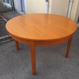 Table scandinave