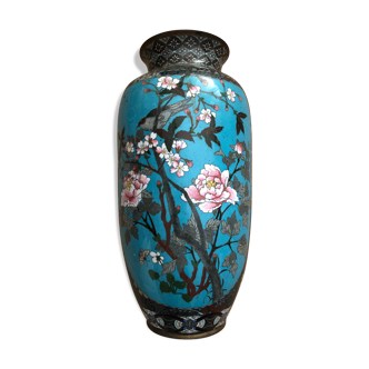 Siloated vase
