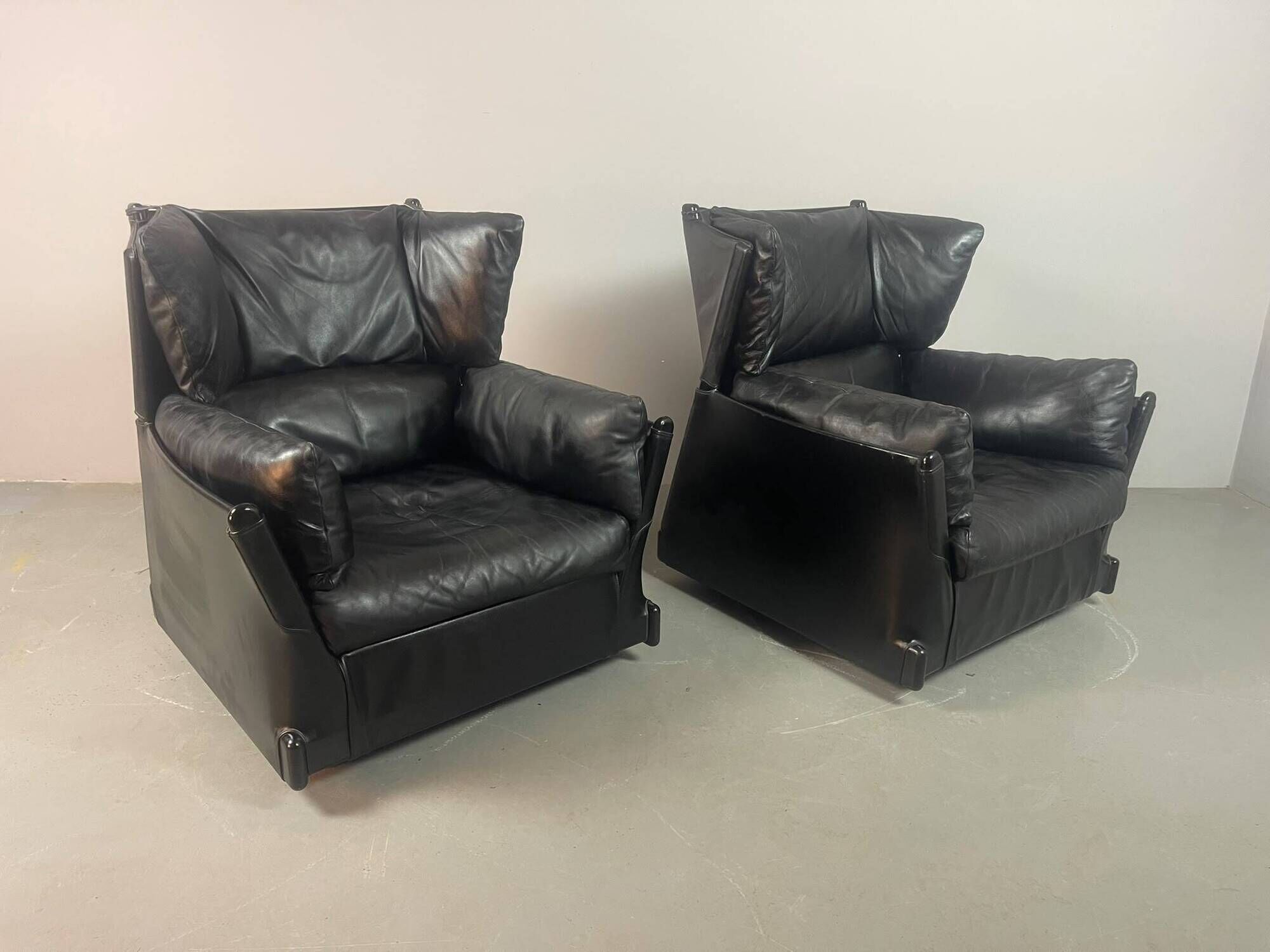 Cassina Lounge Chairs ‘Viola d’Amore’ by Piero de Martini
