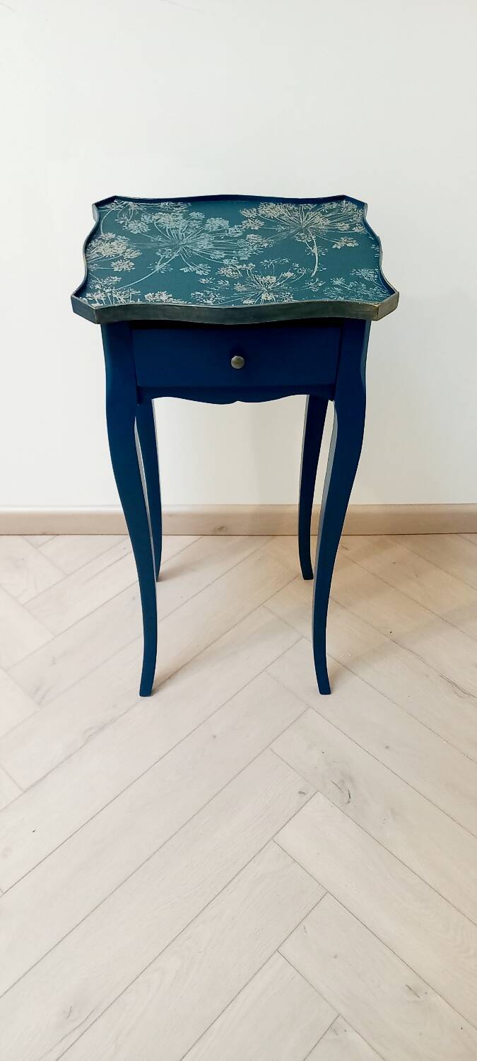 Vintage pedestal table