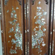 Asian screen in carved wood and mother-of-pearl marquetry.