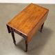 Table basse ancienne en acajou avec tiroir et décorations, XIXe siècle