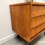 Commode moderniste tiroirs inclinés