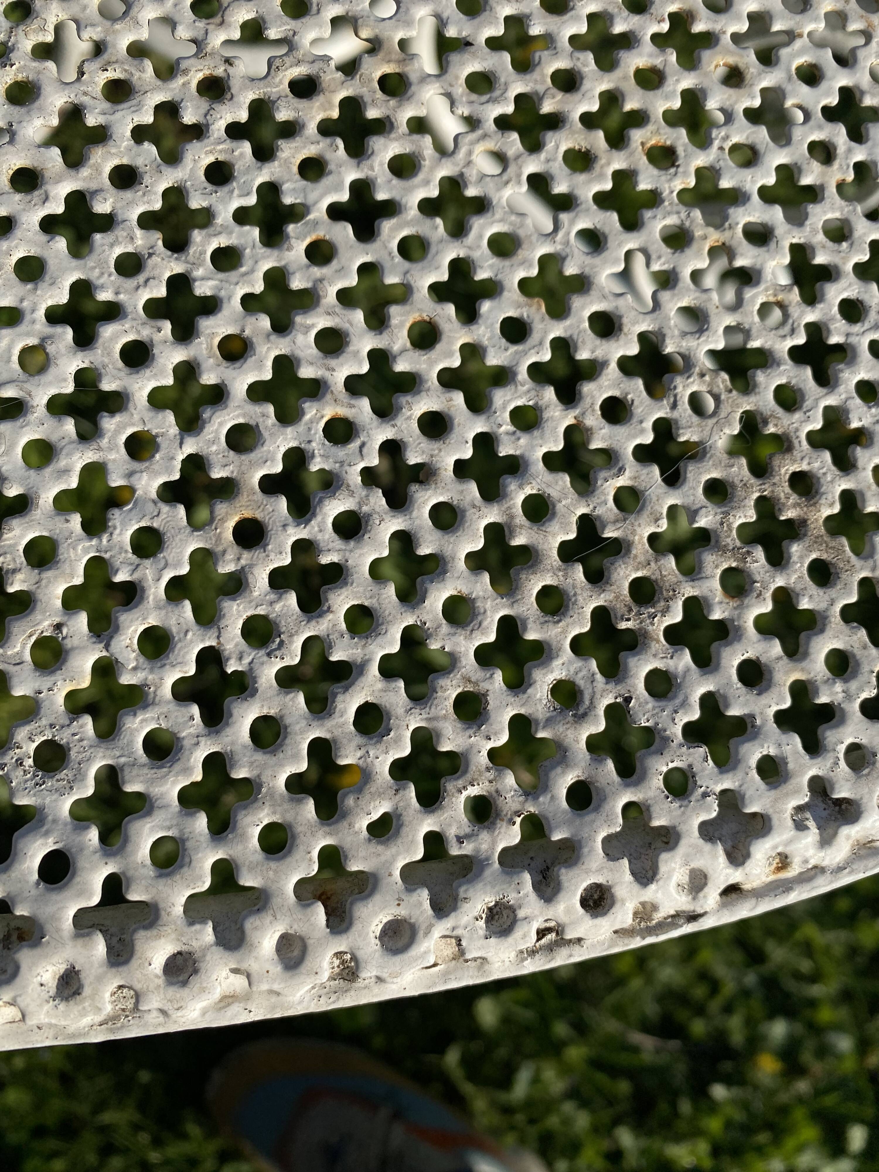 Vintage wrought iron garden furniture – Table + 3 chairs