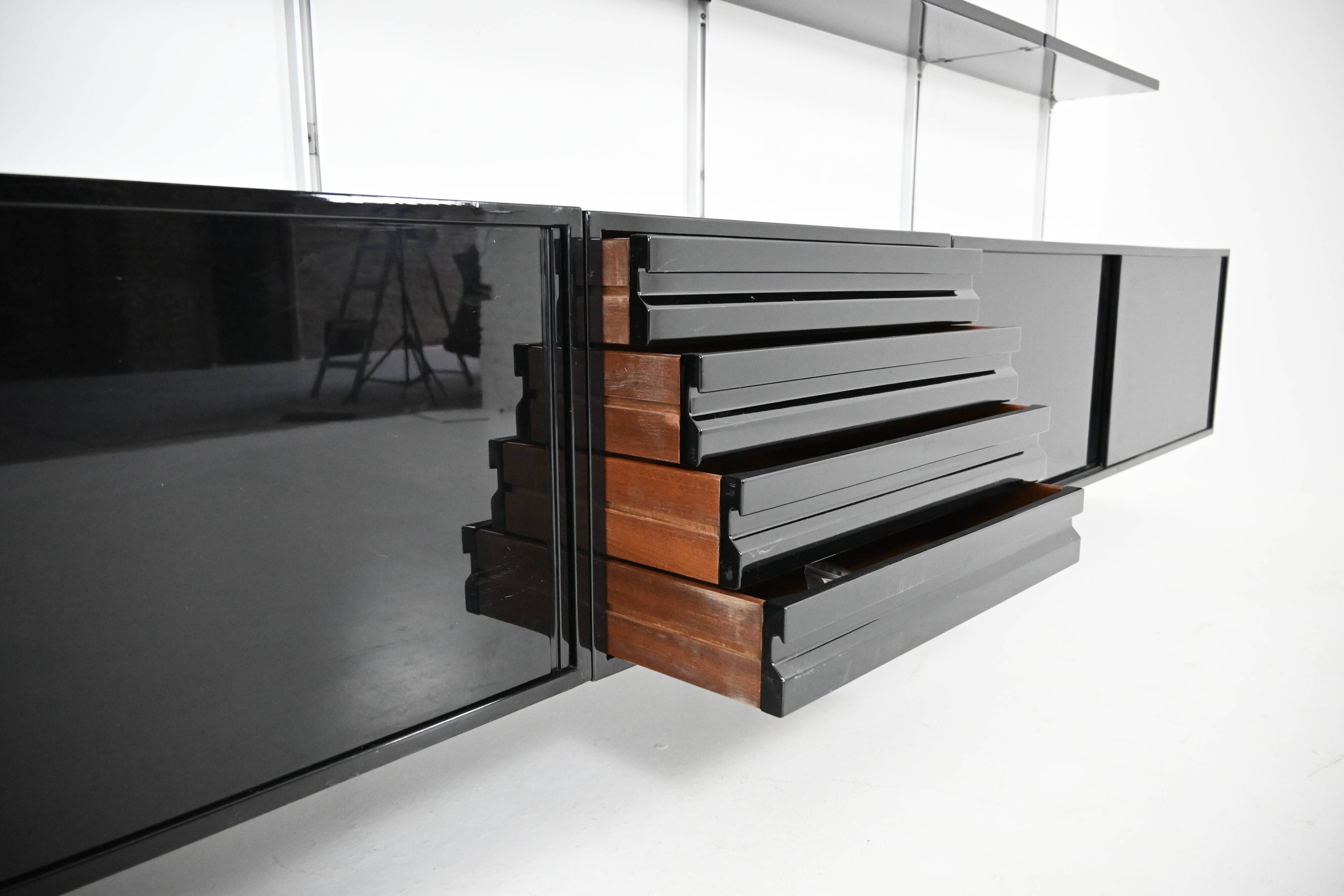 E22 bookcase by Osvaldo Borsani for Tecno, 1950s