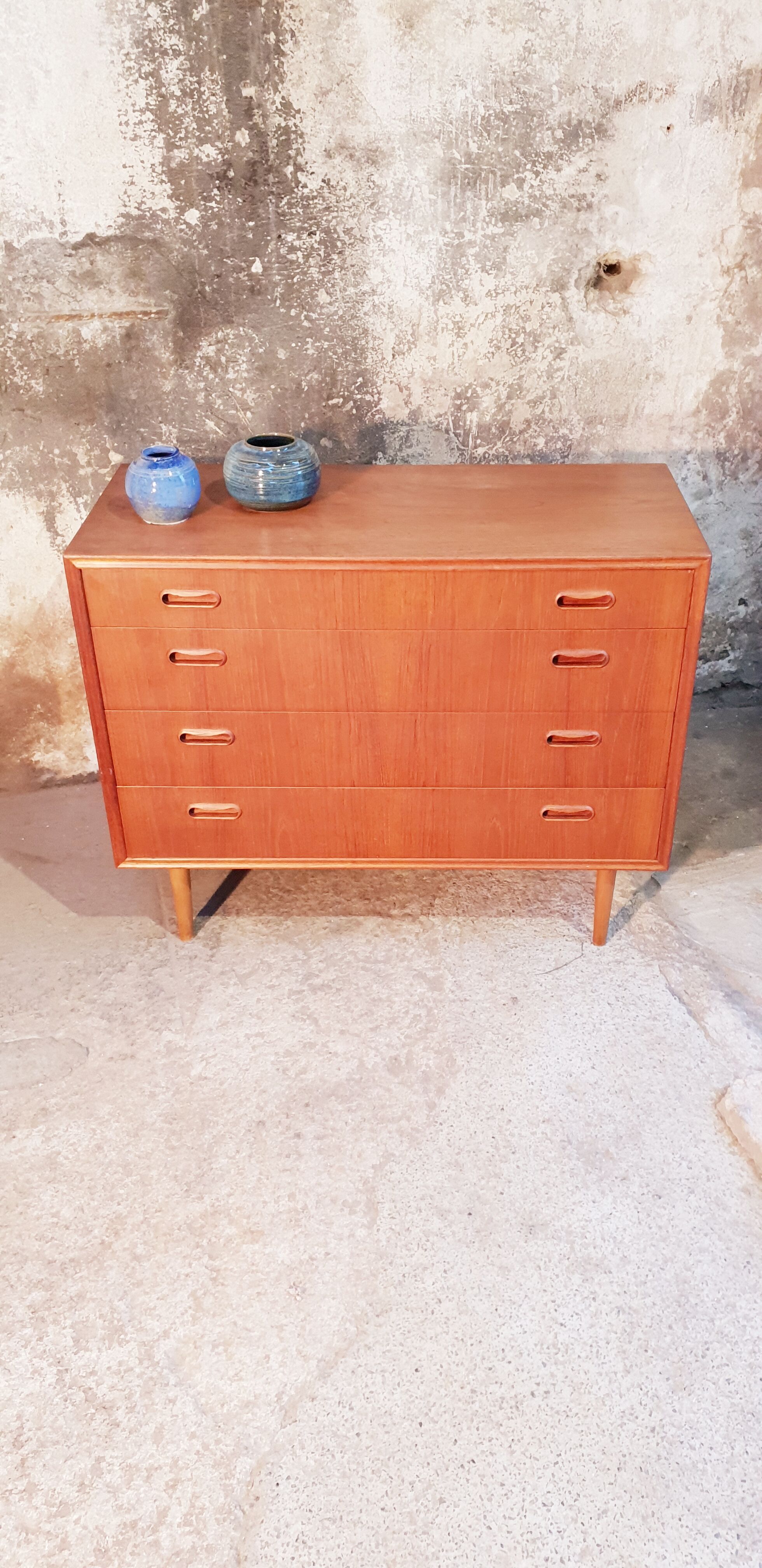 Scandinavian chest of drawers