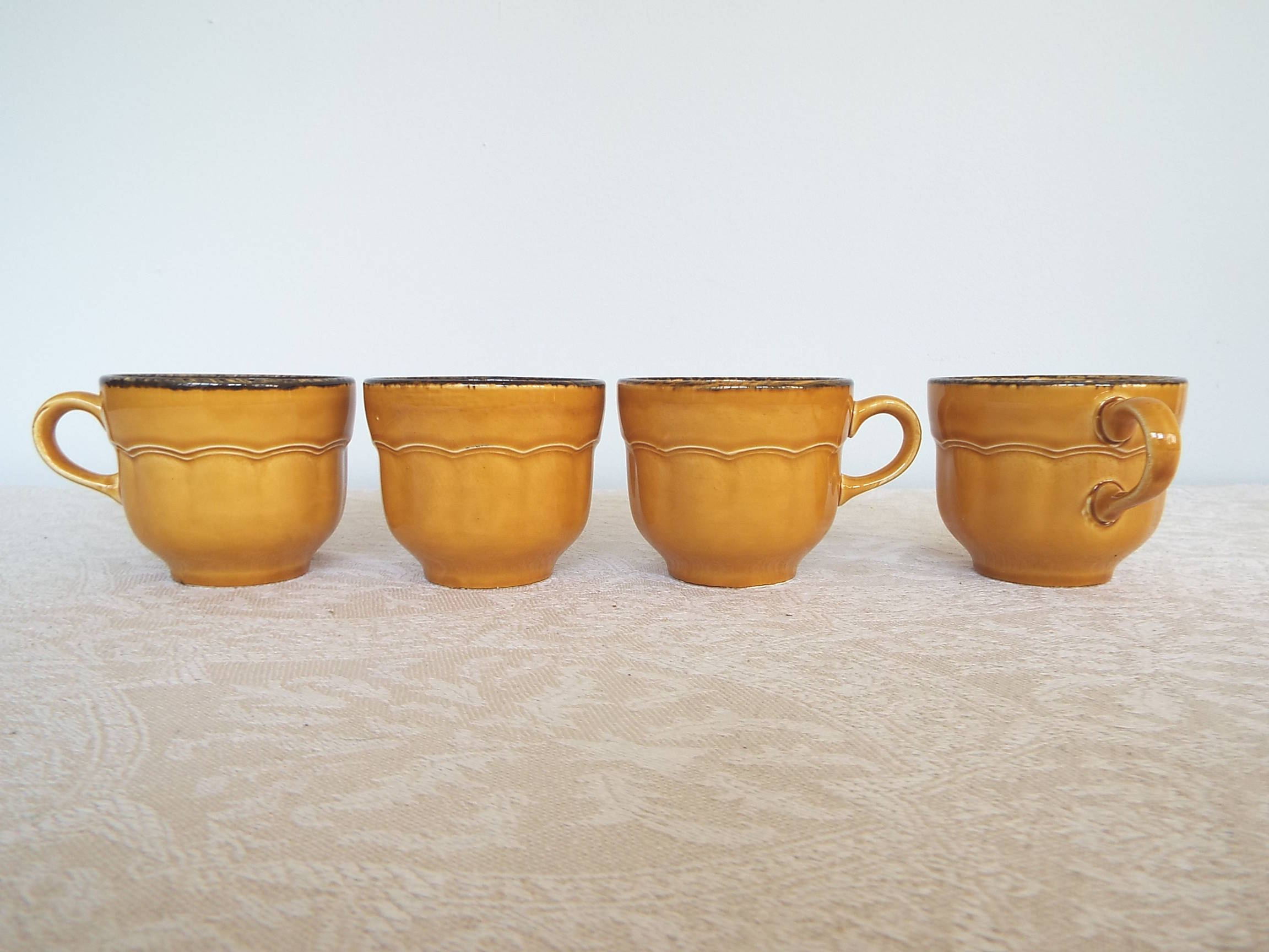4 ceramic cups