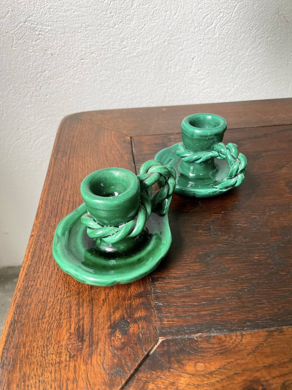 Paire de bougeoirs à main céramique verte