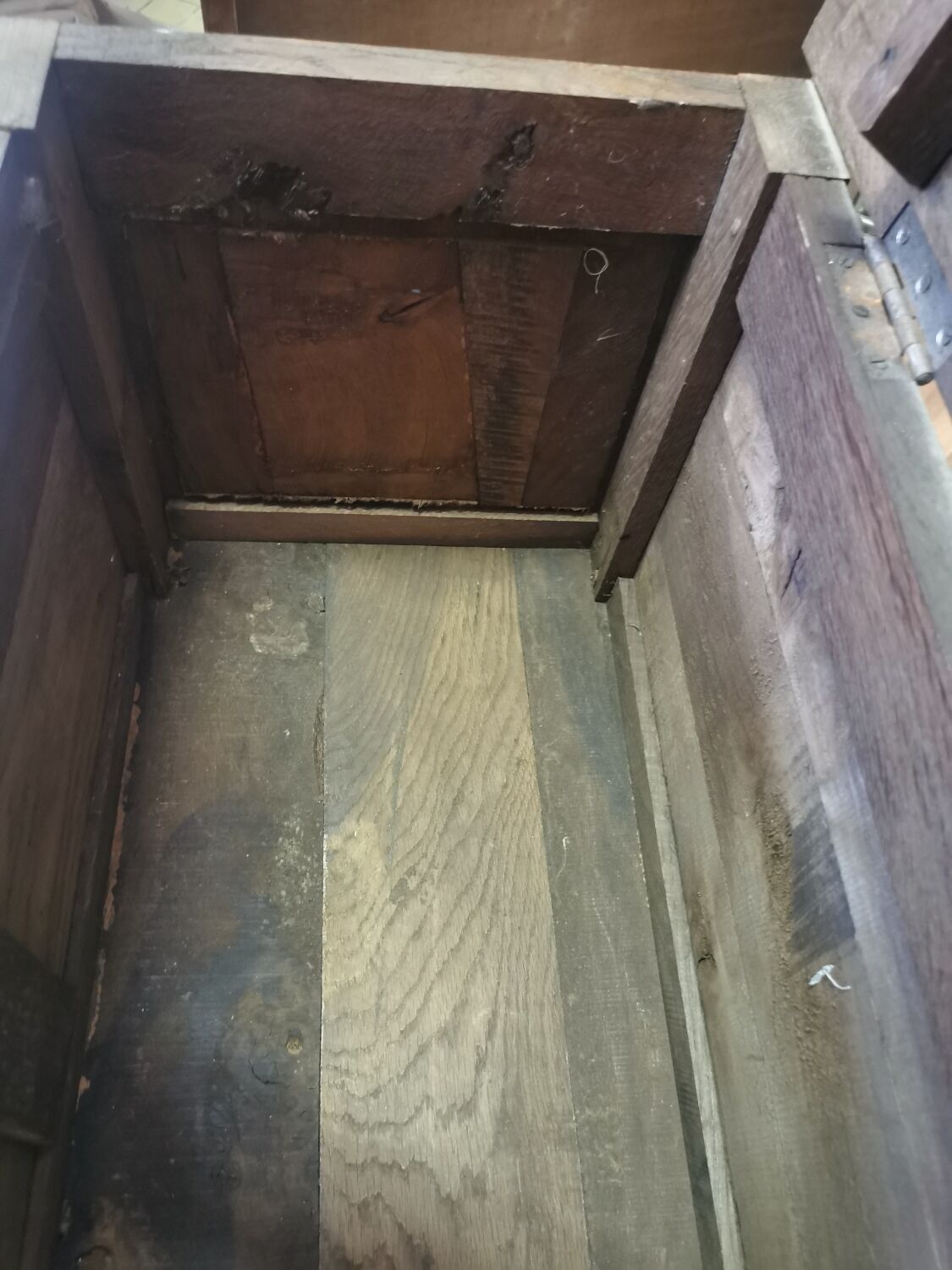 Breton wooden chest diamond