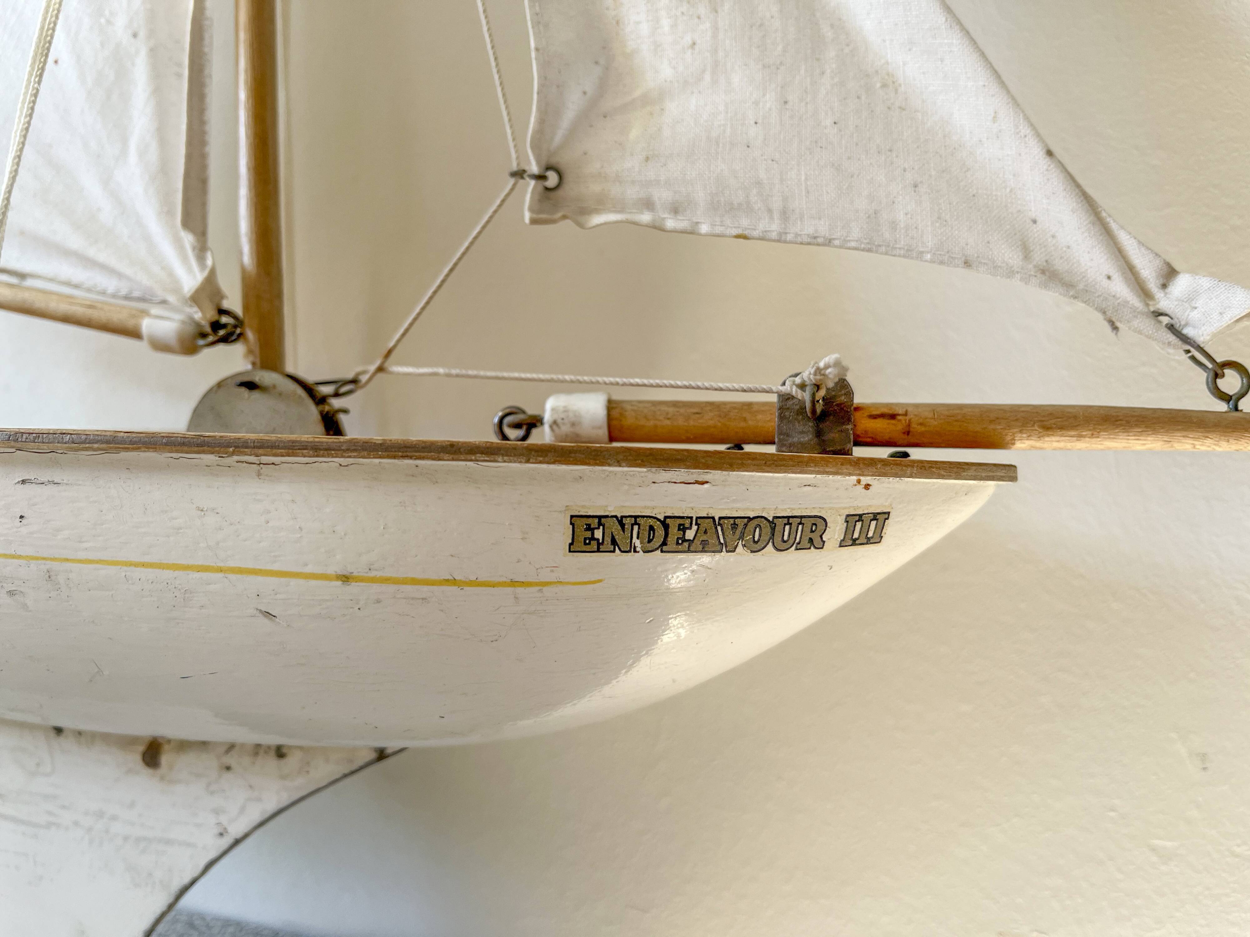 Voilier de bassin anglais Star'Yacht "Endeavour III" en bois et métal années 50-60