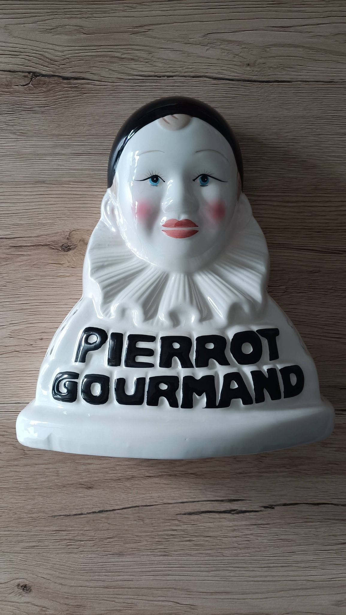 Advertising lollipop display with gourmet Pierrot bust in porcelain