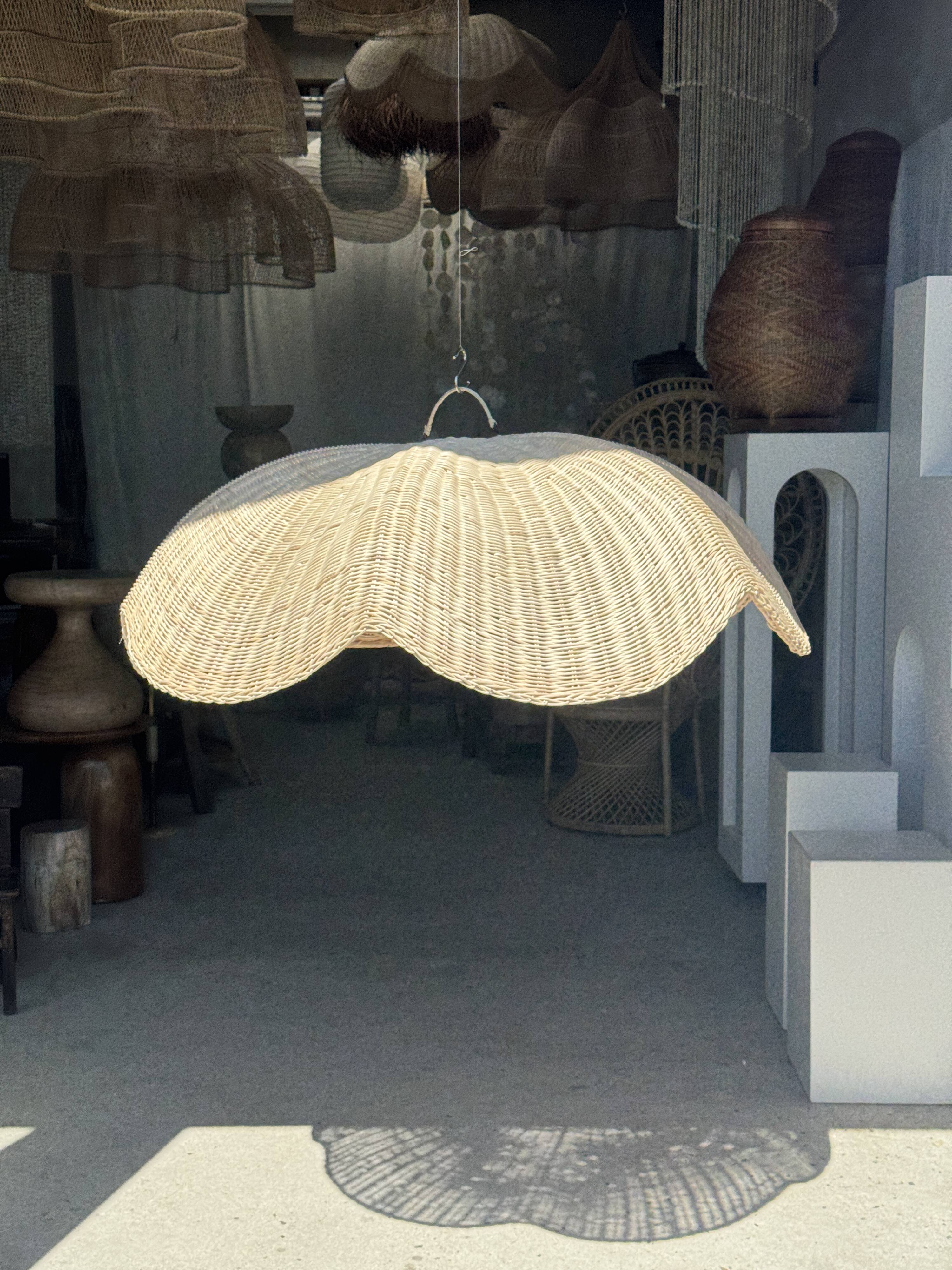 Large suspension or lampshade in flat woven tulip flower rattan H35 D