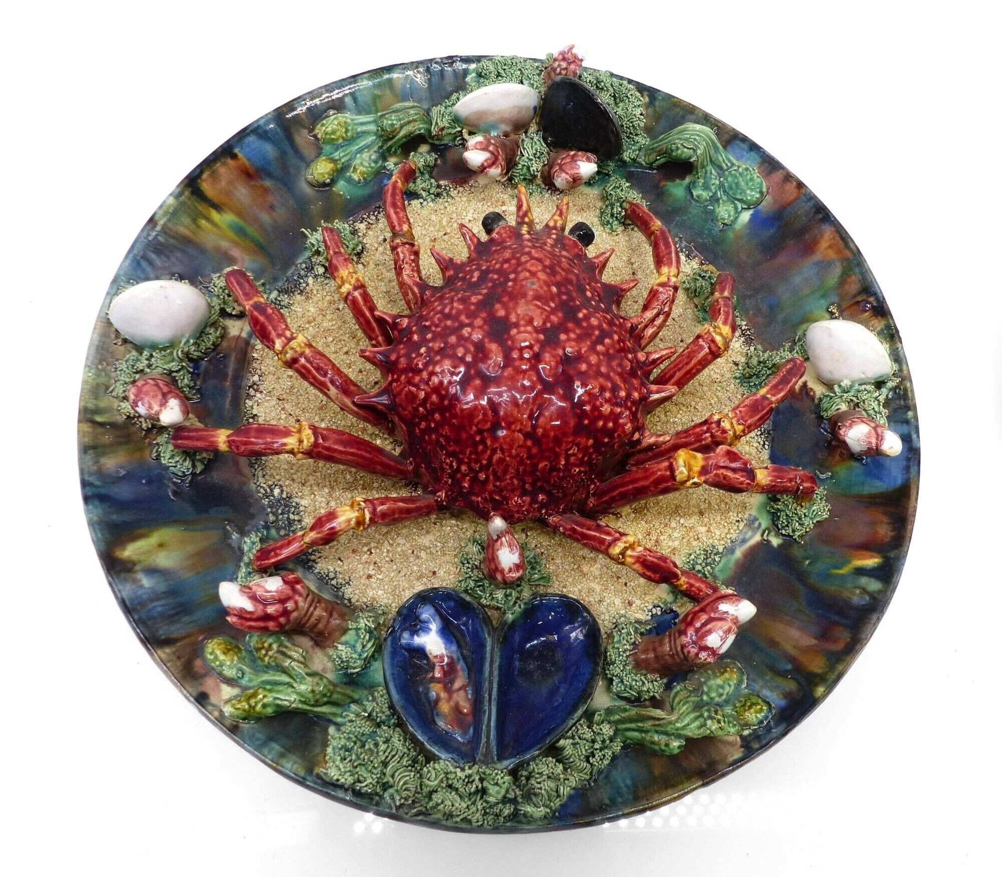 Pair of large wall plates Palissy Álvaro José Caldas da Rainha early 20th century