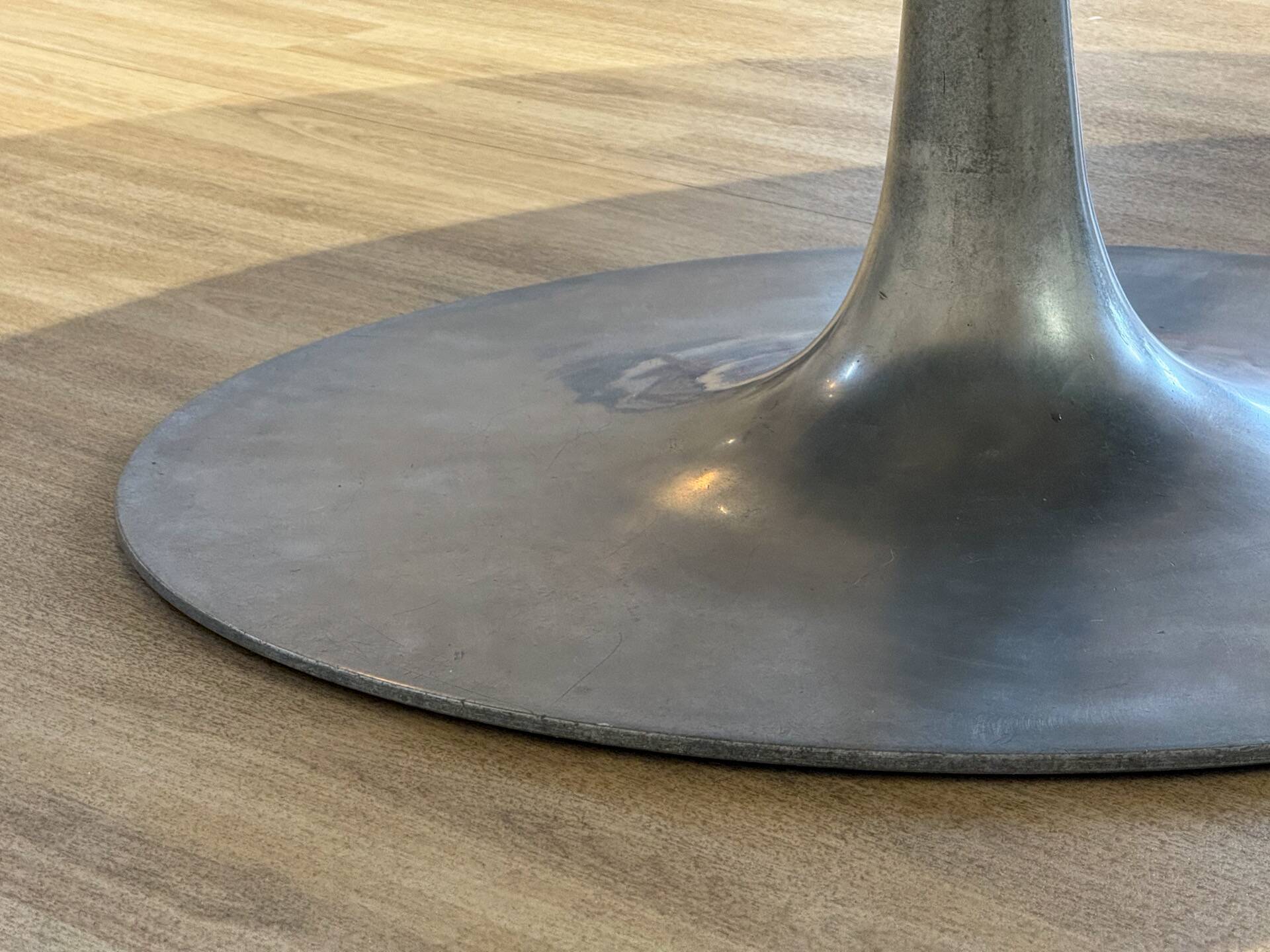 Mid-Century Arkana Round Dining Table in Brazilian Rosewood