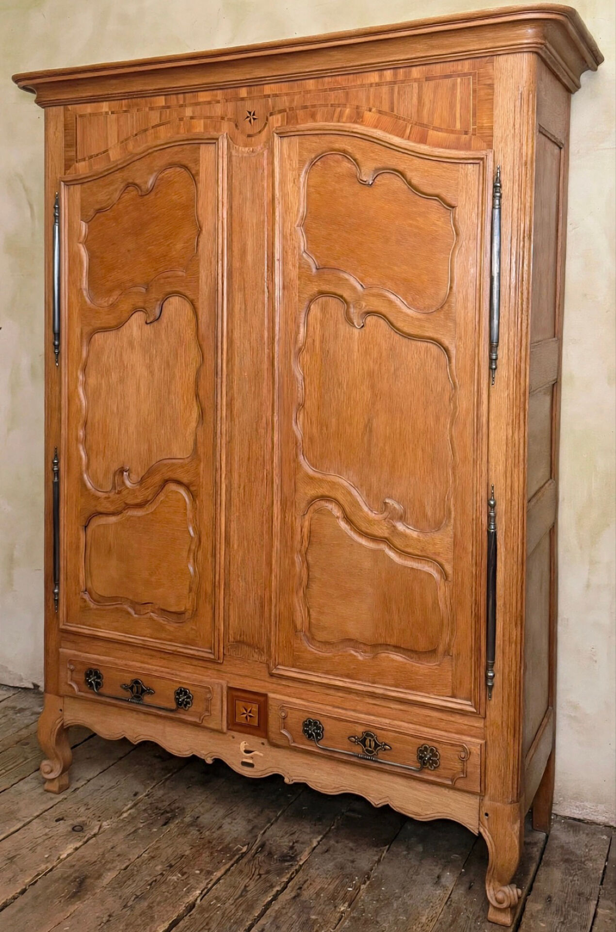 Lorraine wardrobe