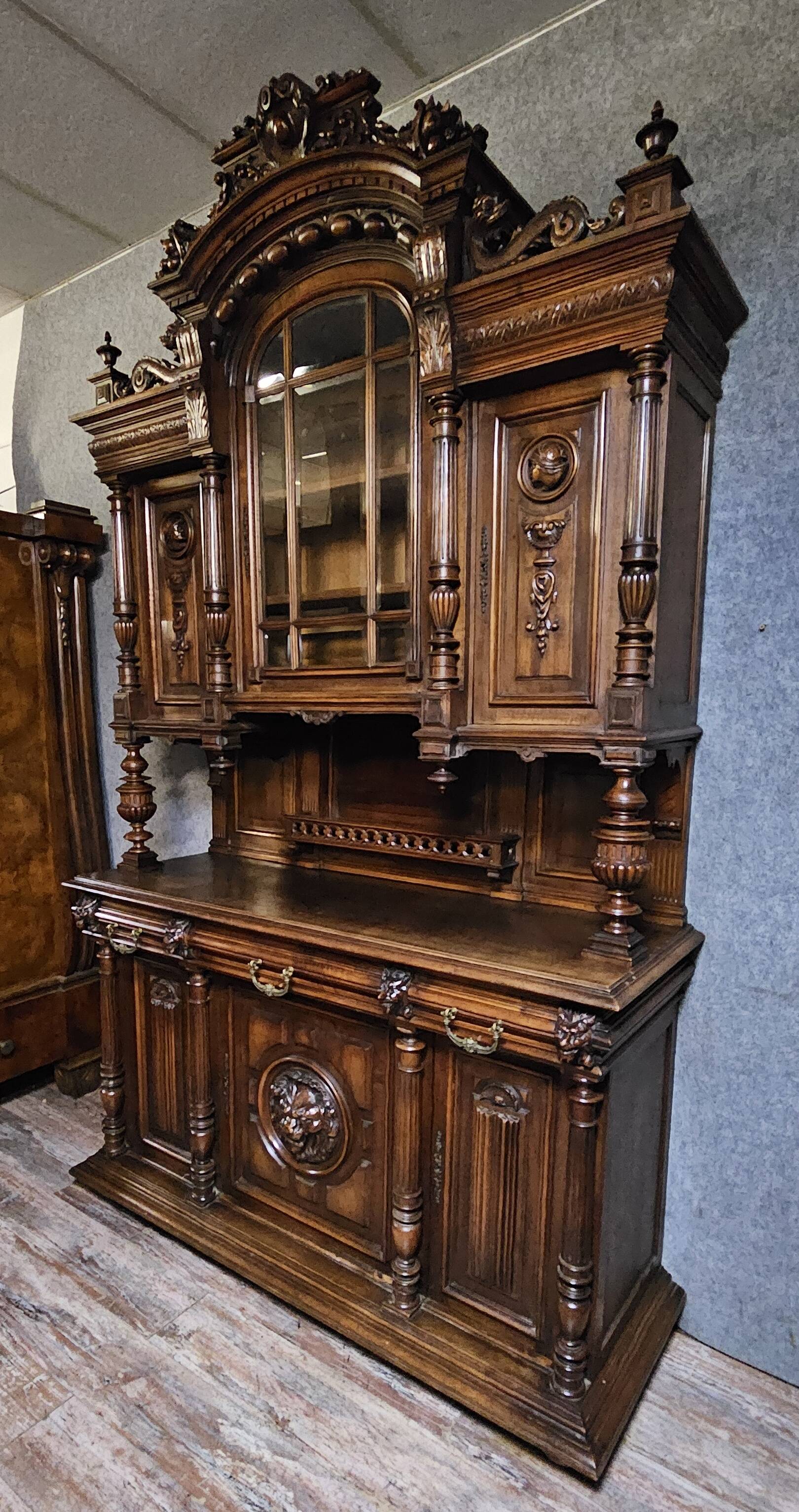 buffet - richly carved antique display cabinet - Renaissance / 19th century style