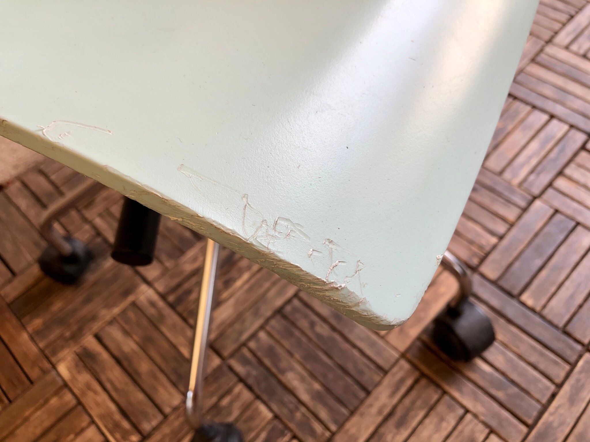 Mauï Kartell office chair design Vico Magistretti swivel wheel