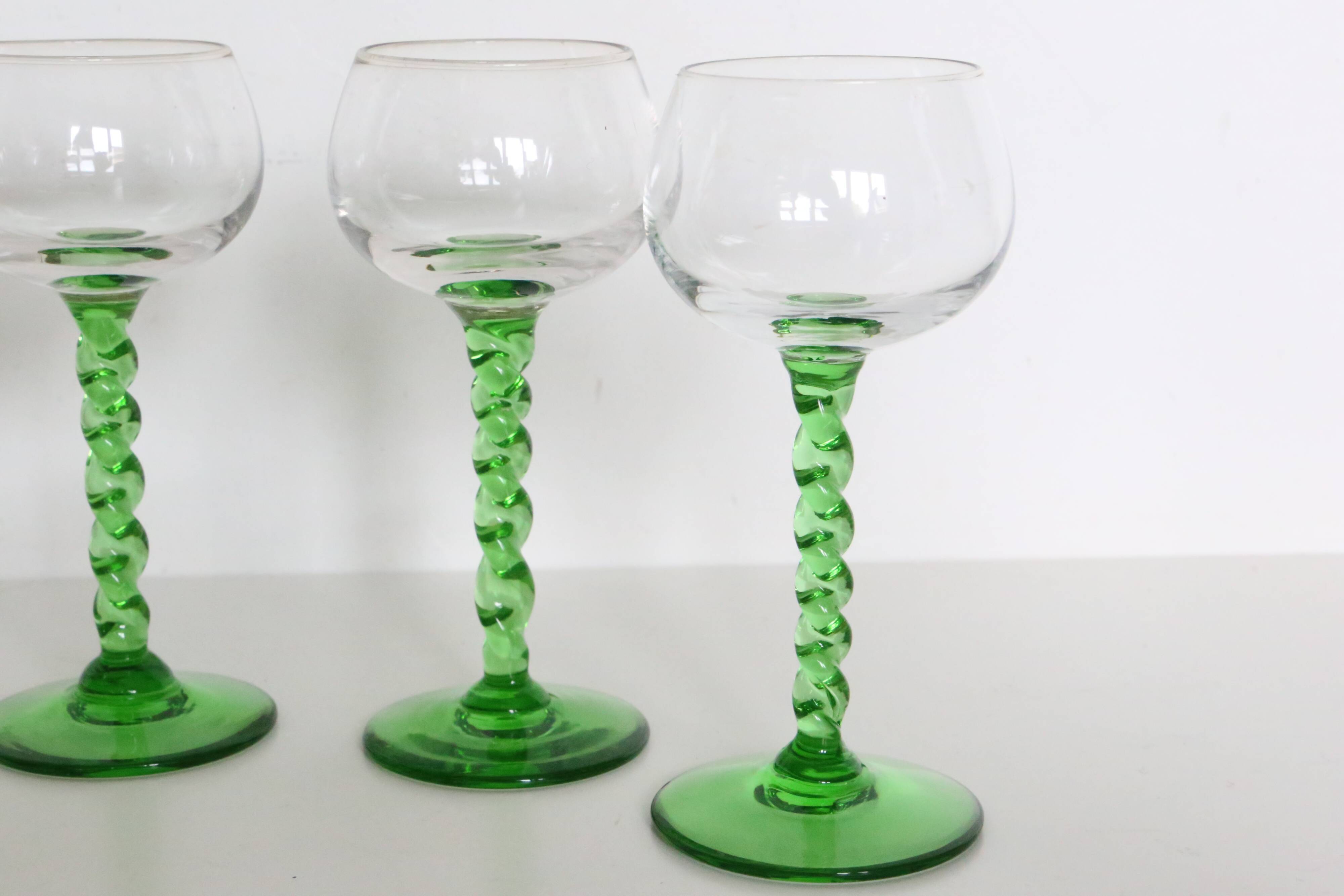 Set de 4 verres à vin blanc, pied vert, Français, vintage
